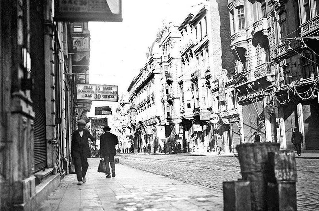 http://www.eskiistanbul.net/resimler/istiklal-caddesi-1930.jpg