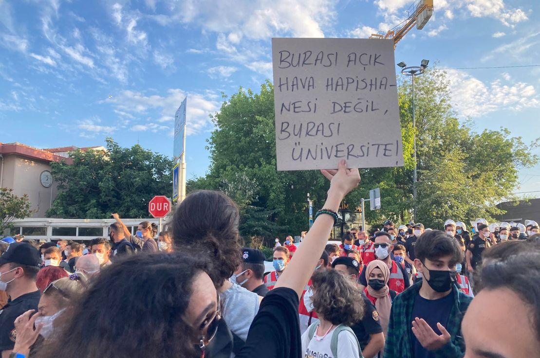 Twitter üzerinden