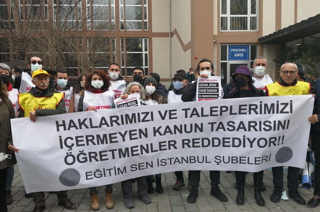 Evrensel
