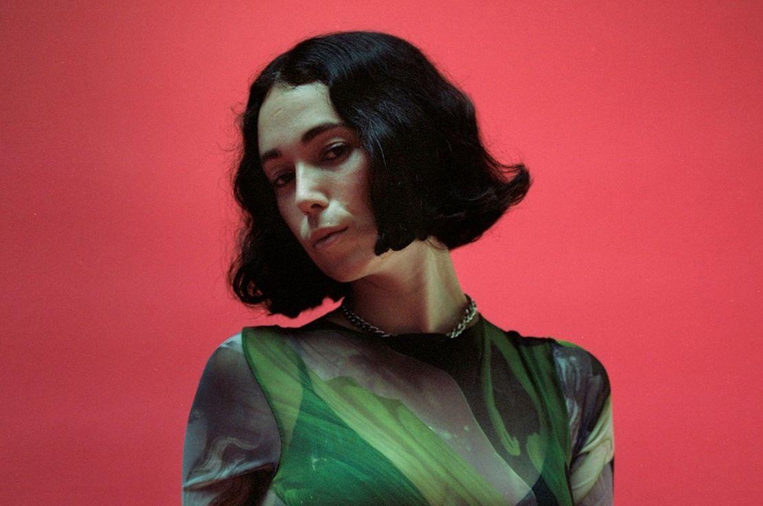 Melody Gardot'ın uçuşa daveti, Kelly Lee Owens'ın yalnız partisi