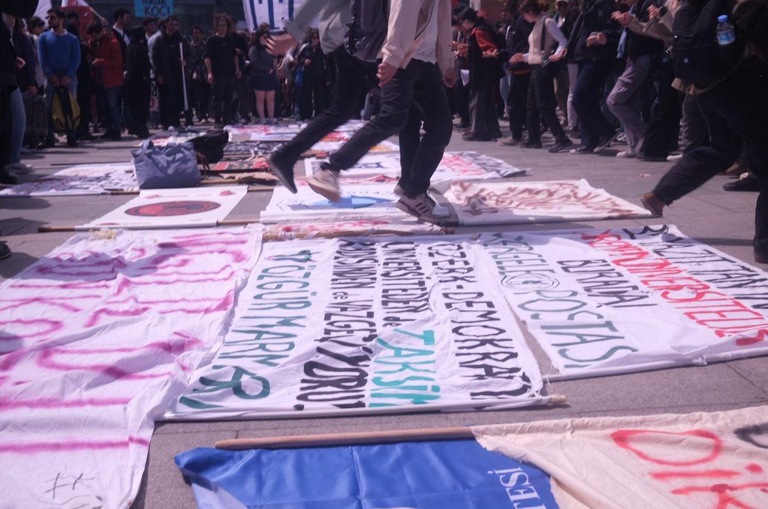 ✊ Gençler neden sokaklara döküldü?