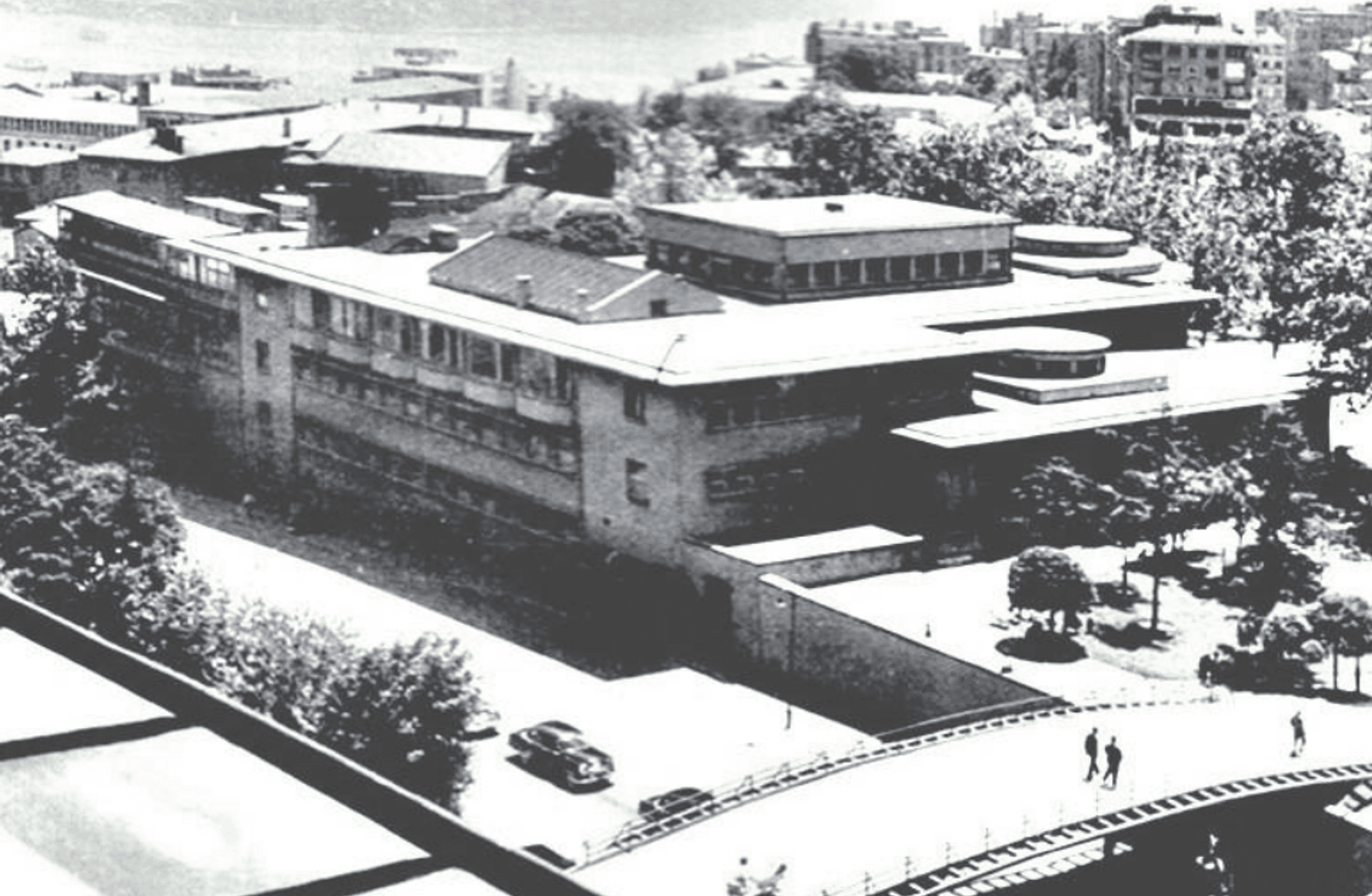 Taksim'in derinliklerinde unutulmaya yüz tutmuş: Belediye Gazinosu