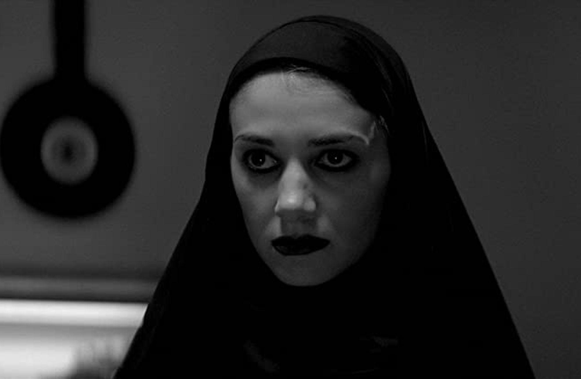 Hayalet şehirlerde hayatta kalma dersleri: Ana Lily Amirpour