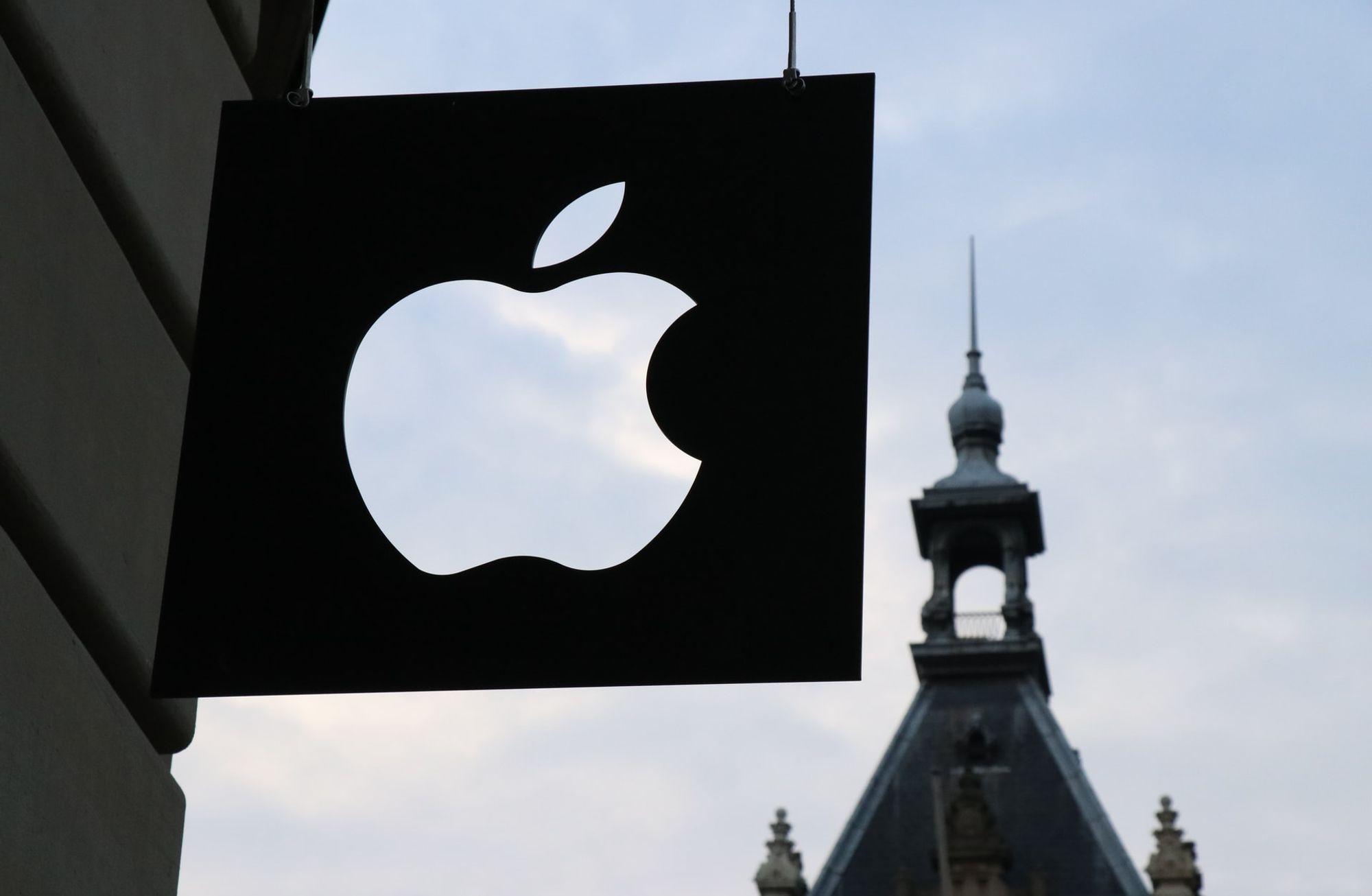 Apple “Zaman Uçar” dedi