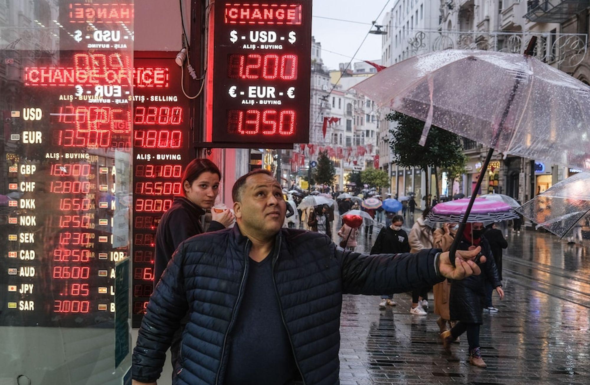 Türk lirasının değer kaybı: Sebepler ve olası sonuçlar