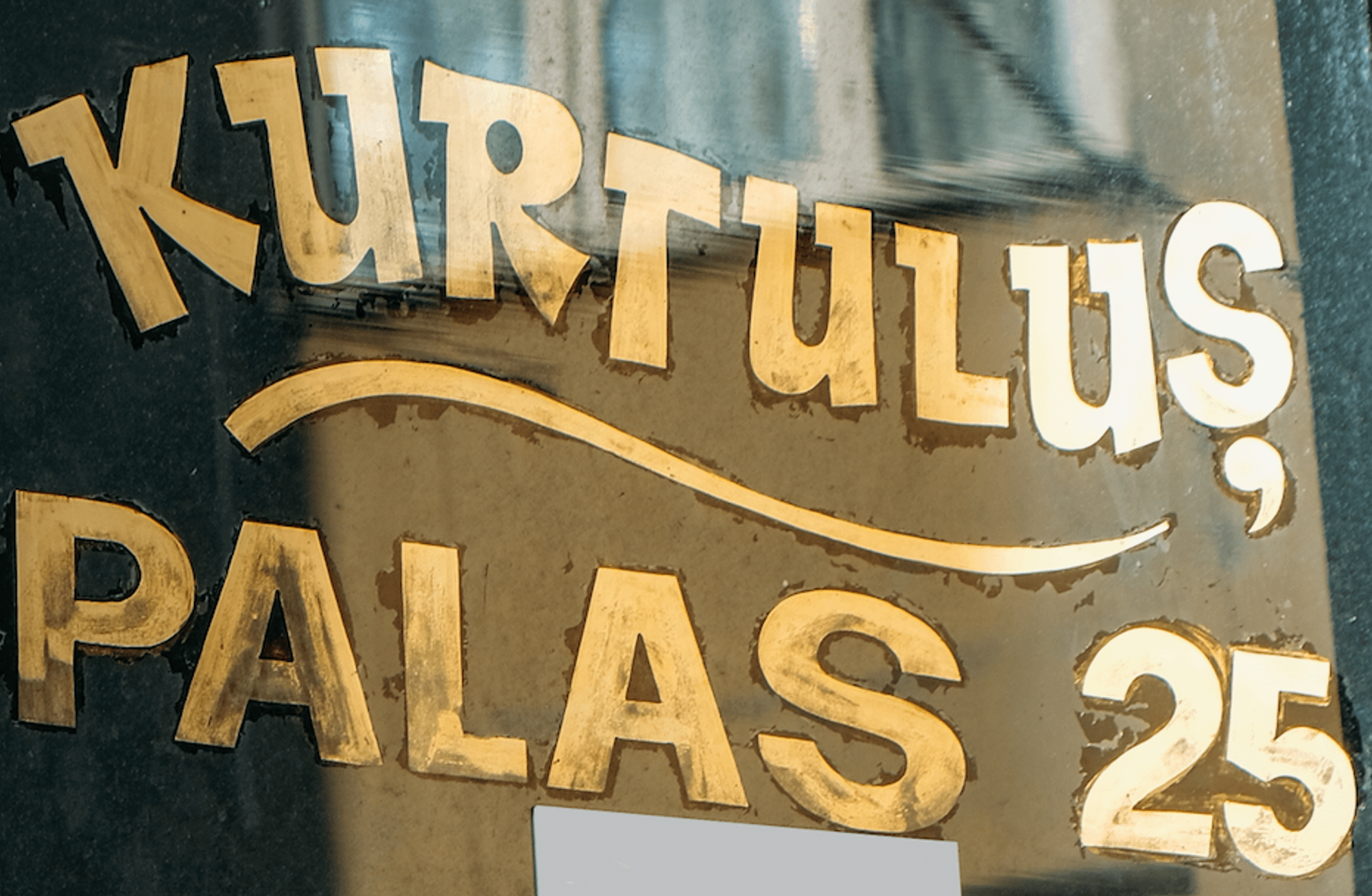 Kurtuluş, ara durak. Bir sonraki noktaya geçmeden soluklanacak, oksijen aldıracak.
