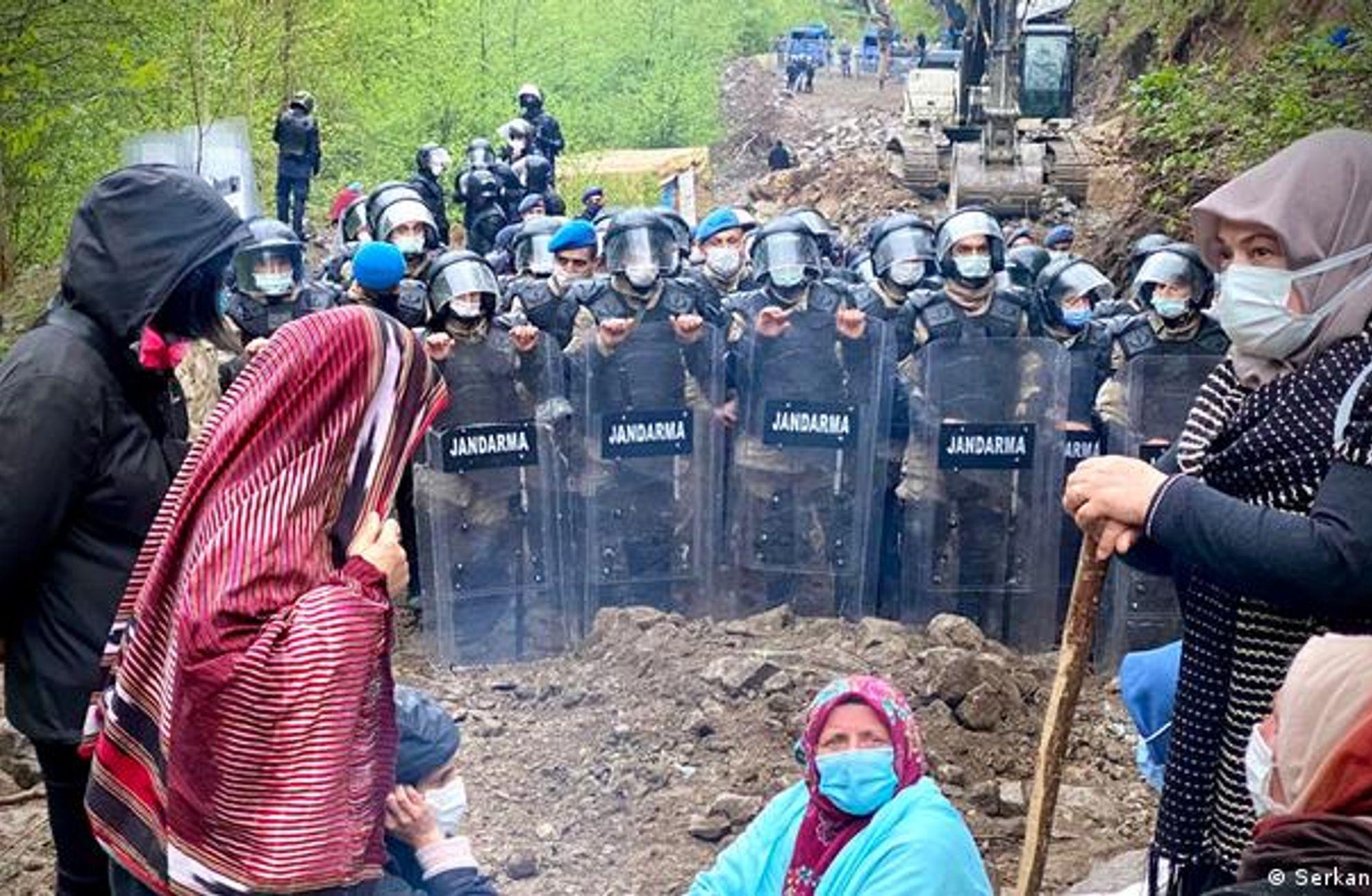 İkizdere'de taş ocağı protestoları