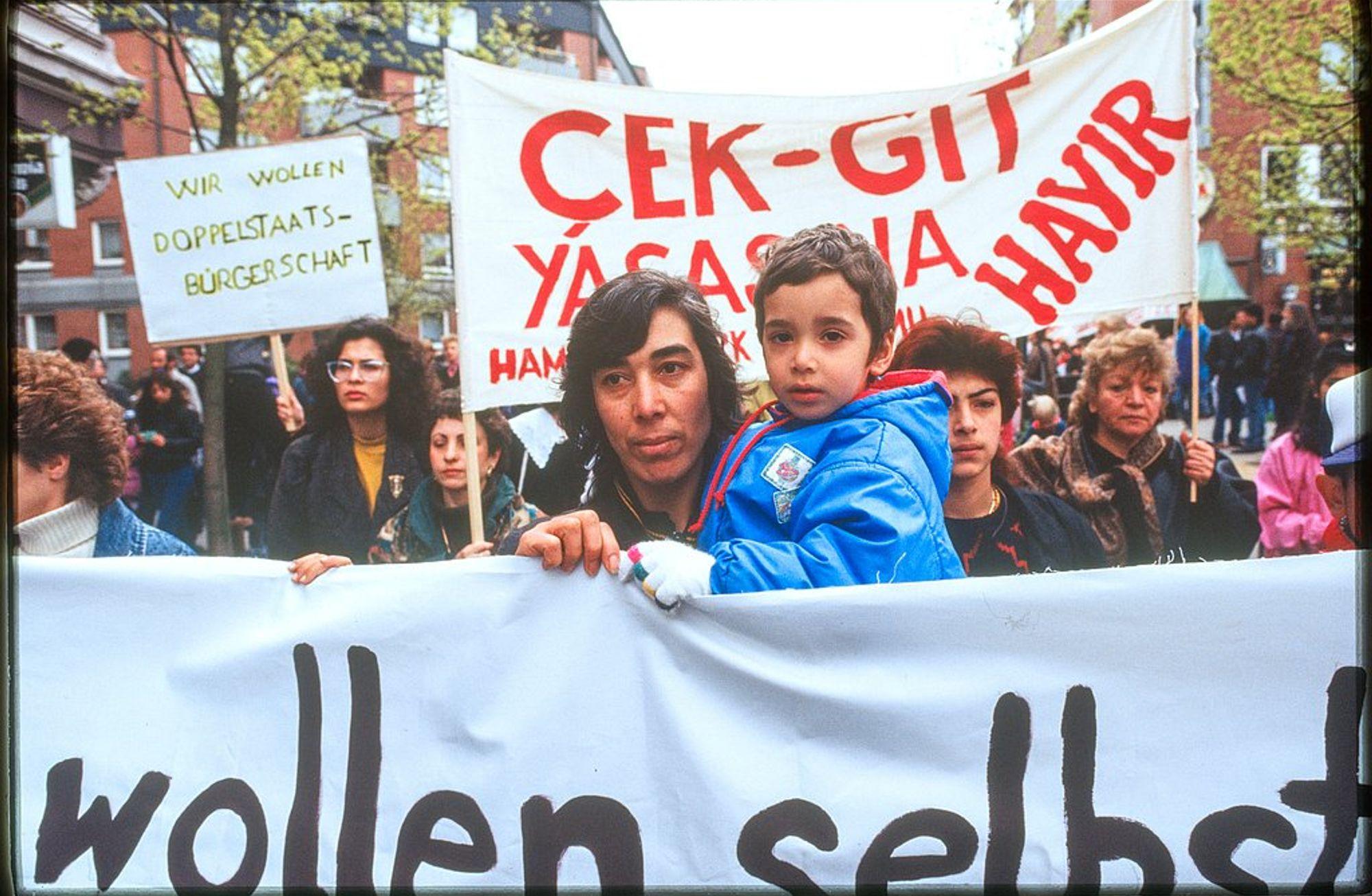 Sergi: Biz Buralıyız. Türk-Alman Yaşamı 1990.