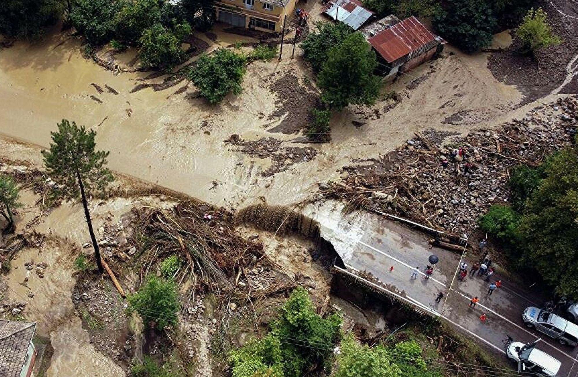 Karadeniz'de sel; sorun "yapılaşma"