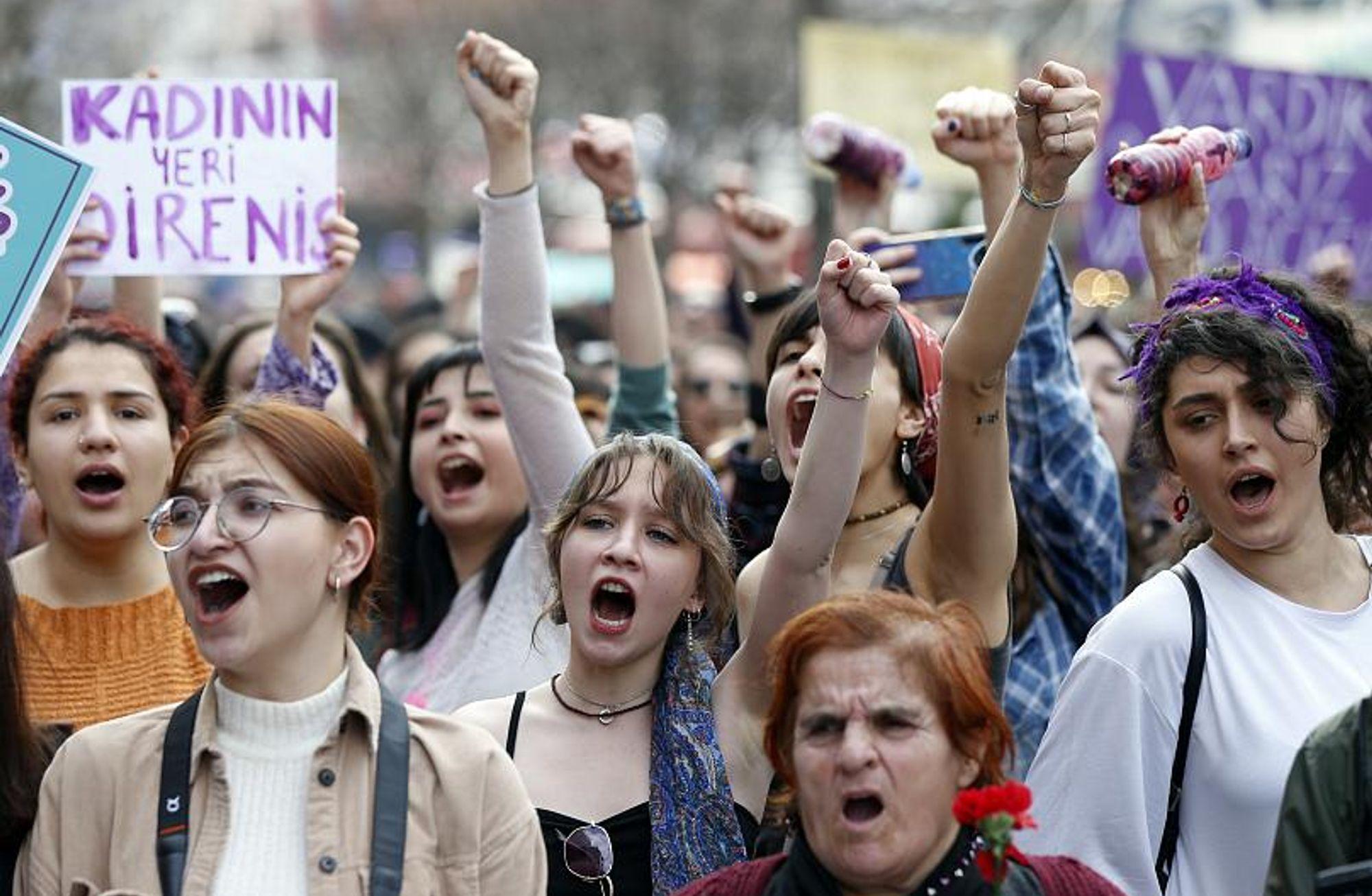 Protesto hakkı kime aittir?