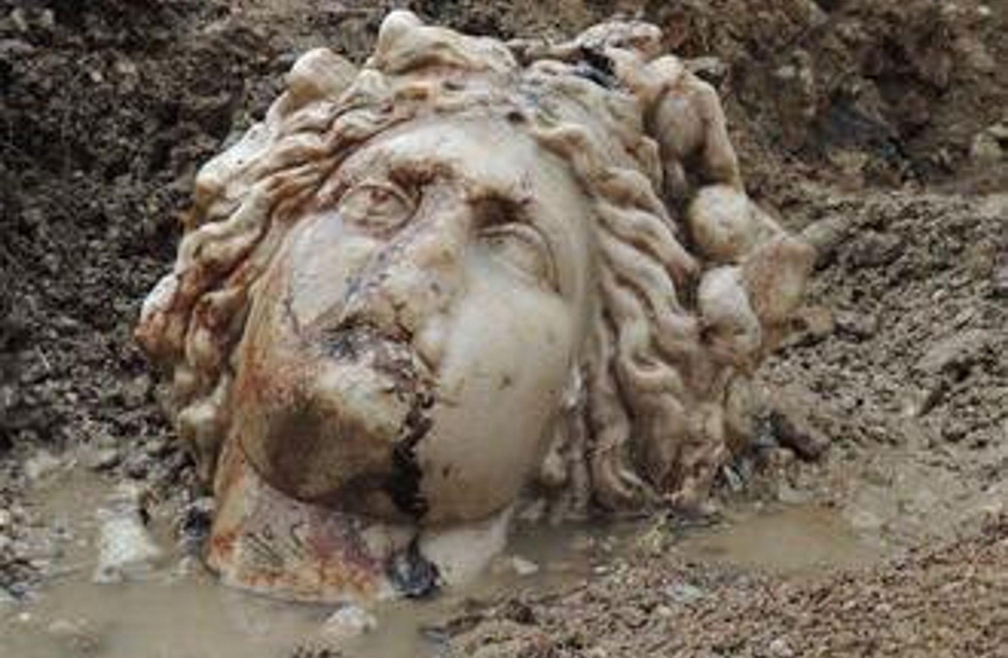 Afrodit ve Dionysos Heykelleri