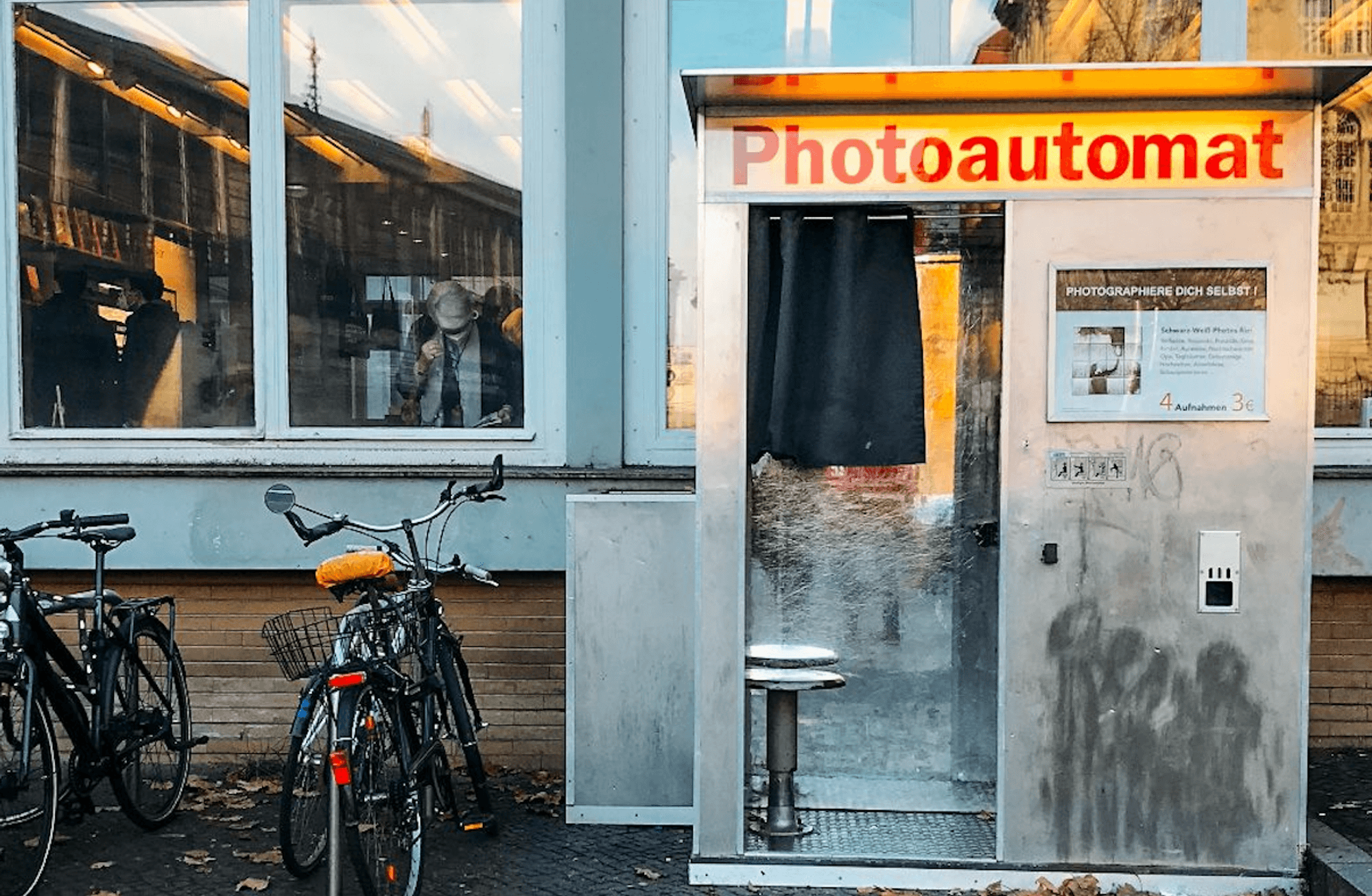 Fotoğraf, mobilya, performans, müzik