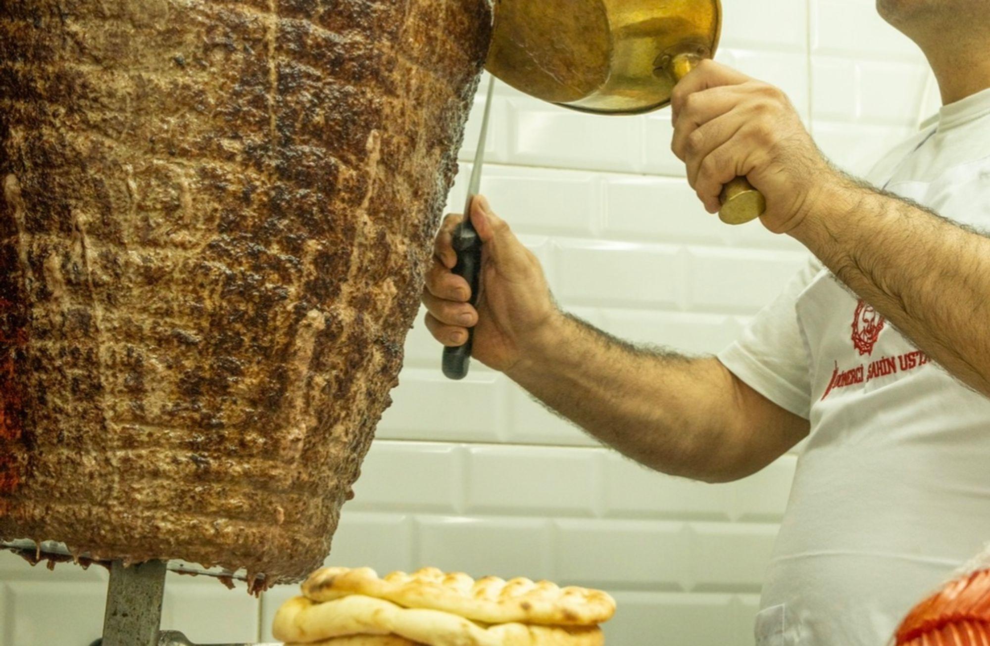 İki yaka arasında döner