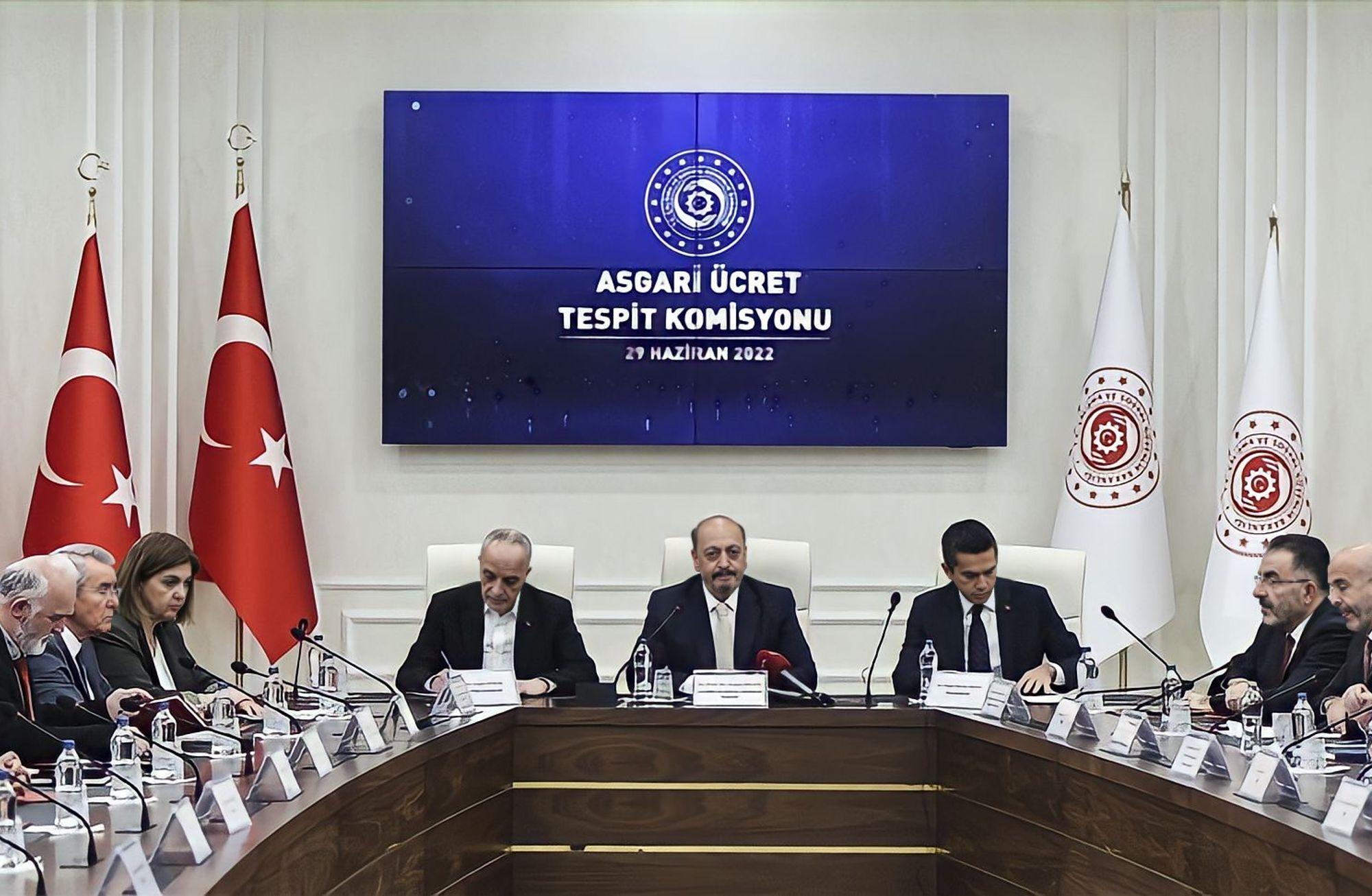 Asgari Ücret: Teori ve Pratik