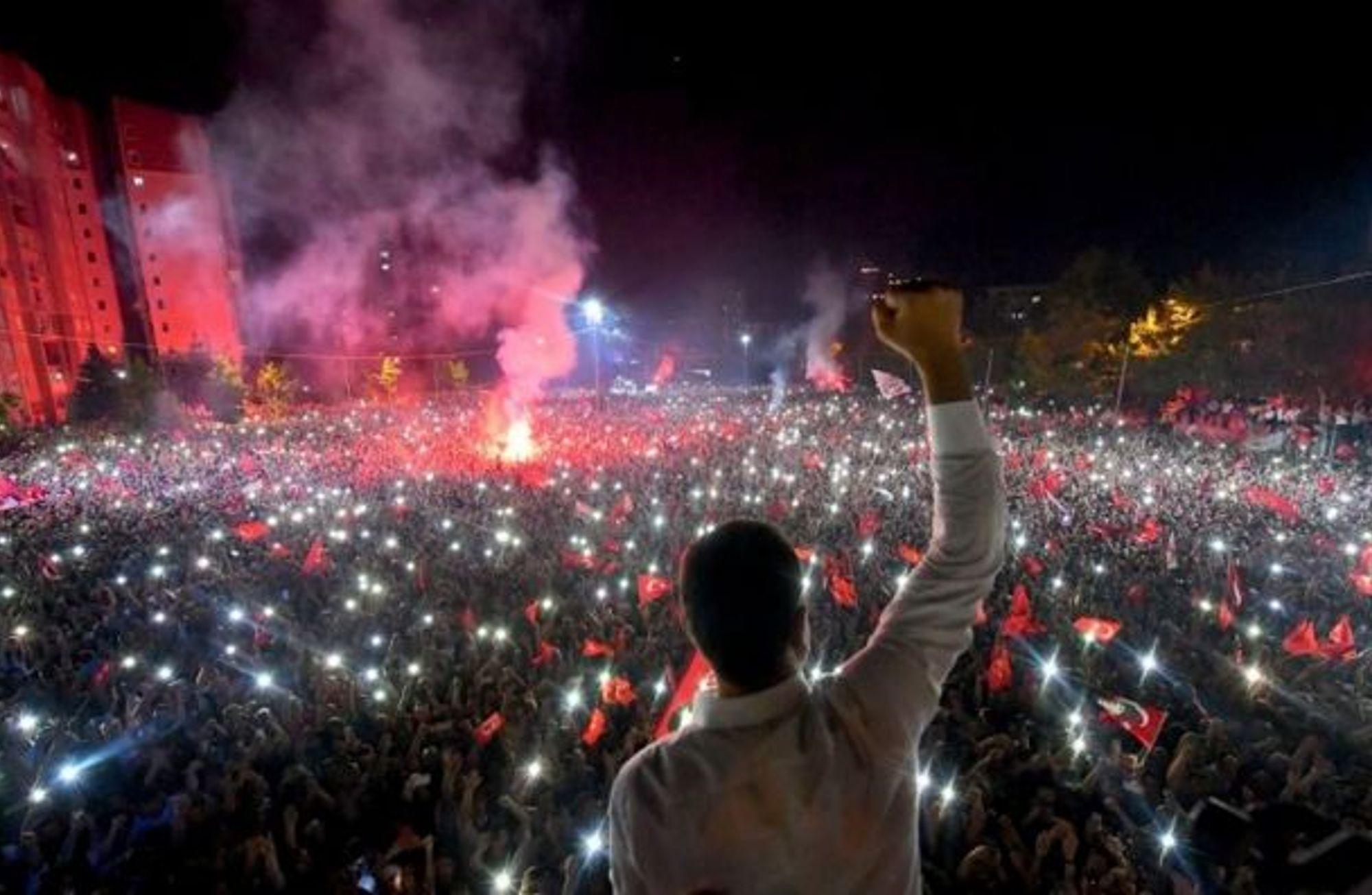 Siyasetin “nöbetçi yıldızı”: Ekrem İmamoğlu 
