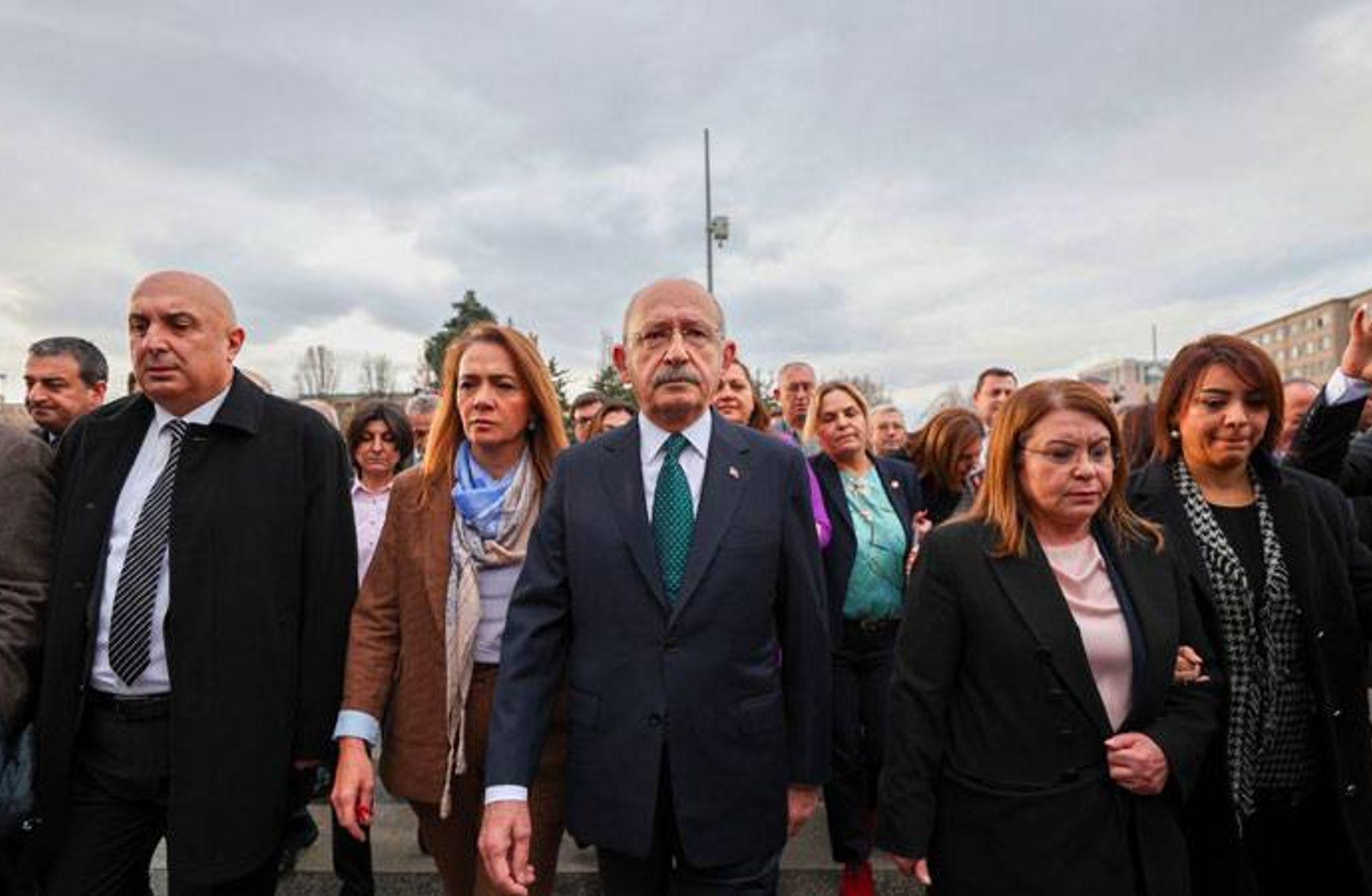 🔔  Kılıçdaroğlu, Adalet Bakanlığı'na yürüdü