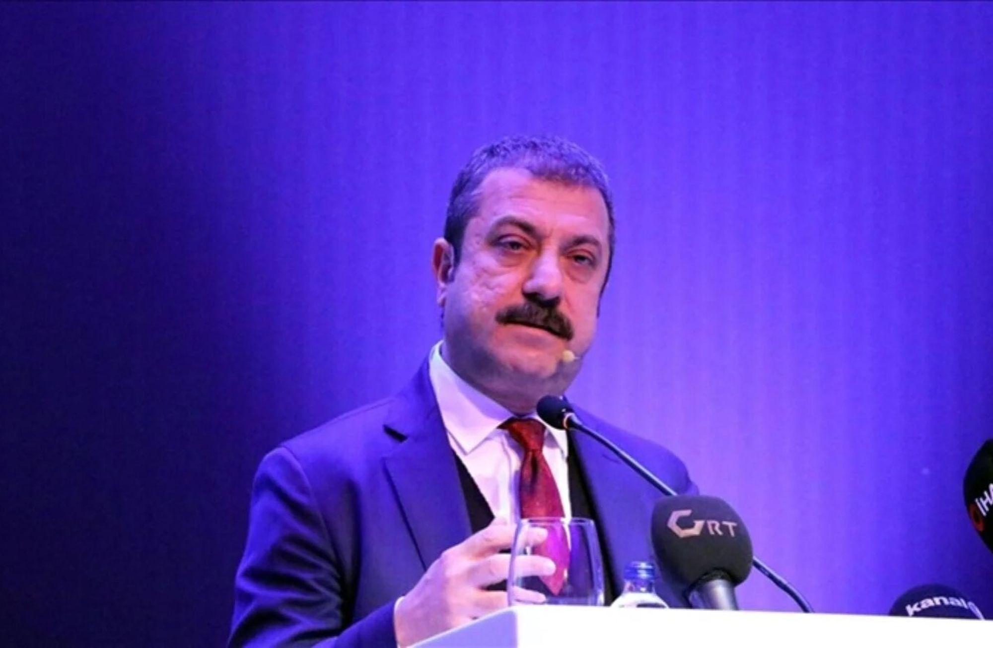 Sabit başlayan yıl indirimle kapandı