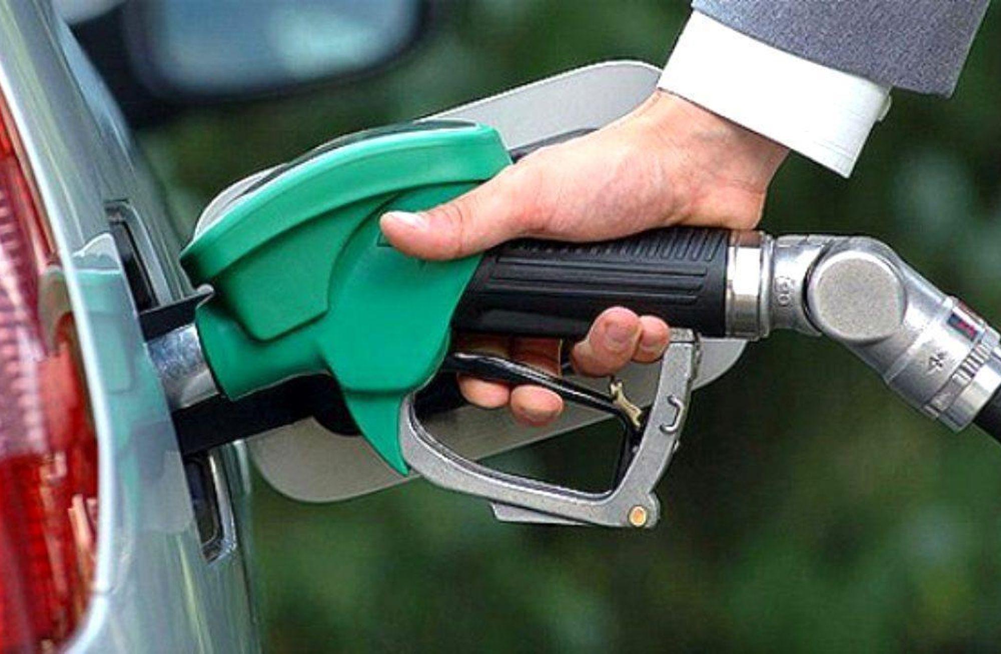 Akaryakıt zammı: "60 litre depo 1.400 liraya dolacak"