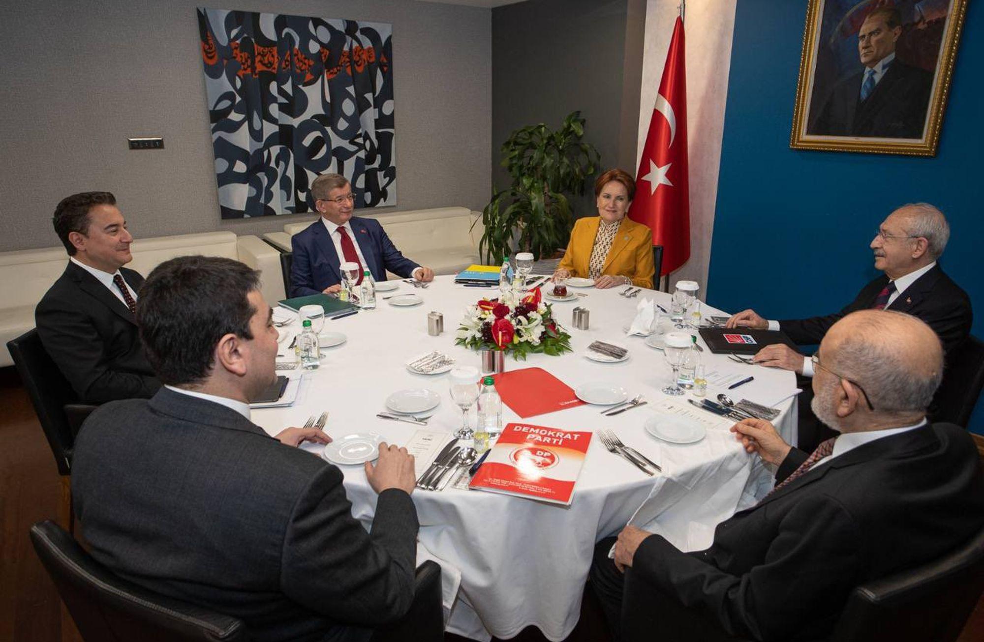 Altı muhalefet lideri yeniden bir arada