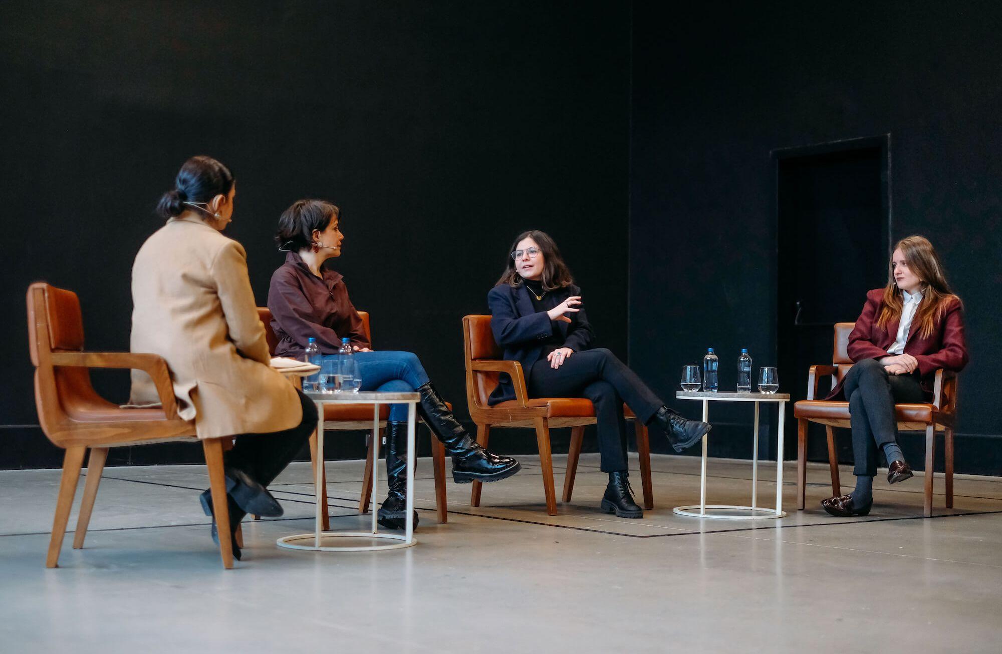 X Media Art Museum’un “Yeni Medya, Yeni Sanat ve Yeni Dünya” isimli panel serisindeyiz