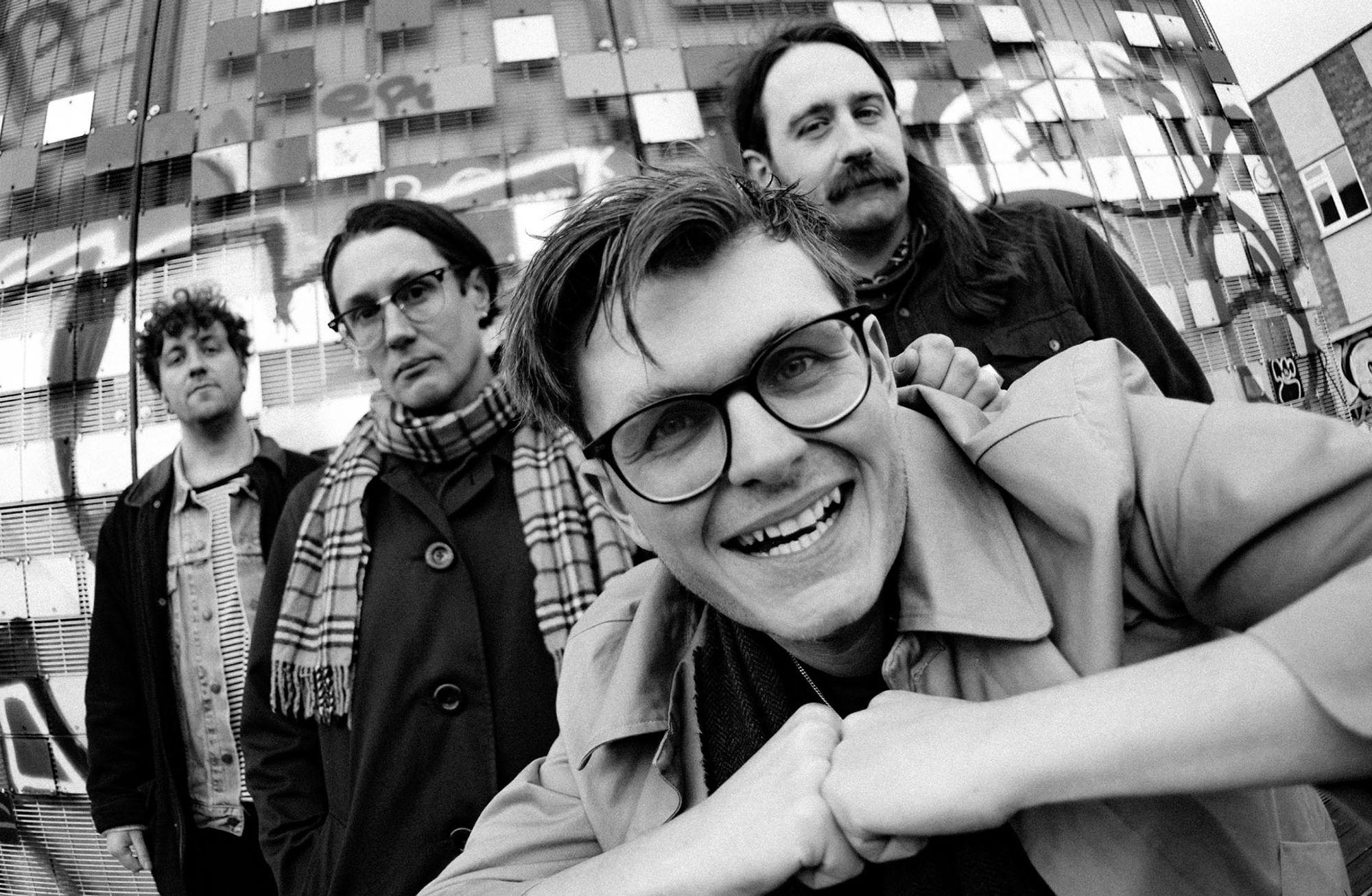 İsyan, satirizm ve post-punk