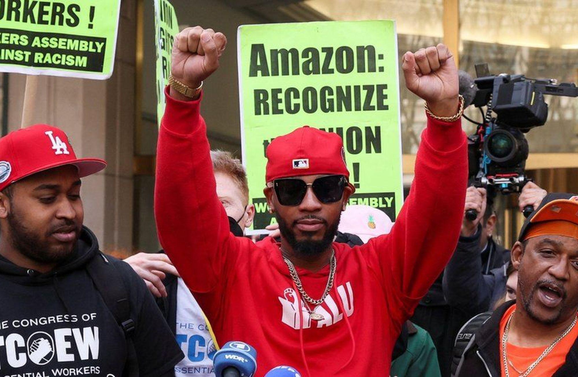 "Uzaya gittiğin için teşekkürler Bezos, sen oradayken biz sendikalaşıyorduk" 