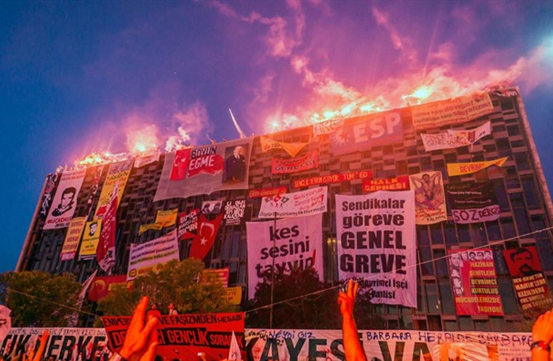 "Hukukun siyasetle dansı": Gezi davası kararı