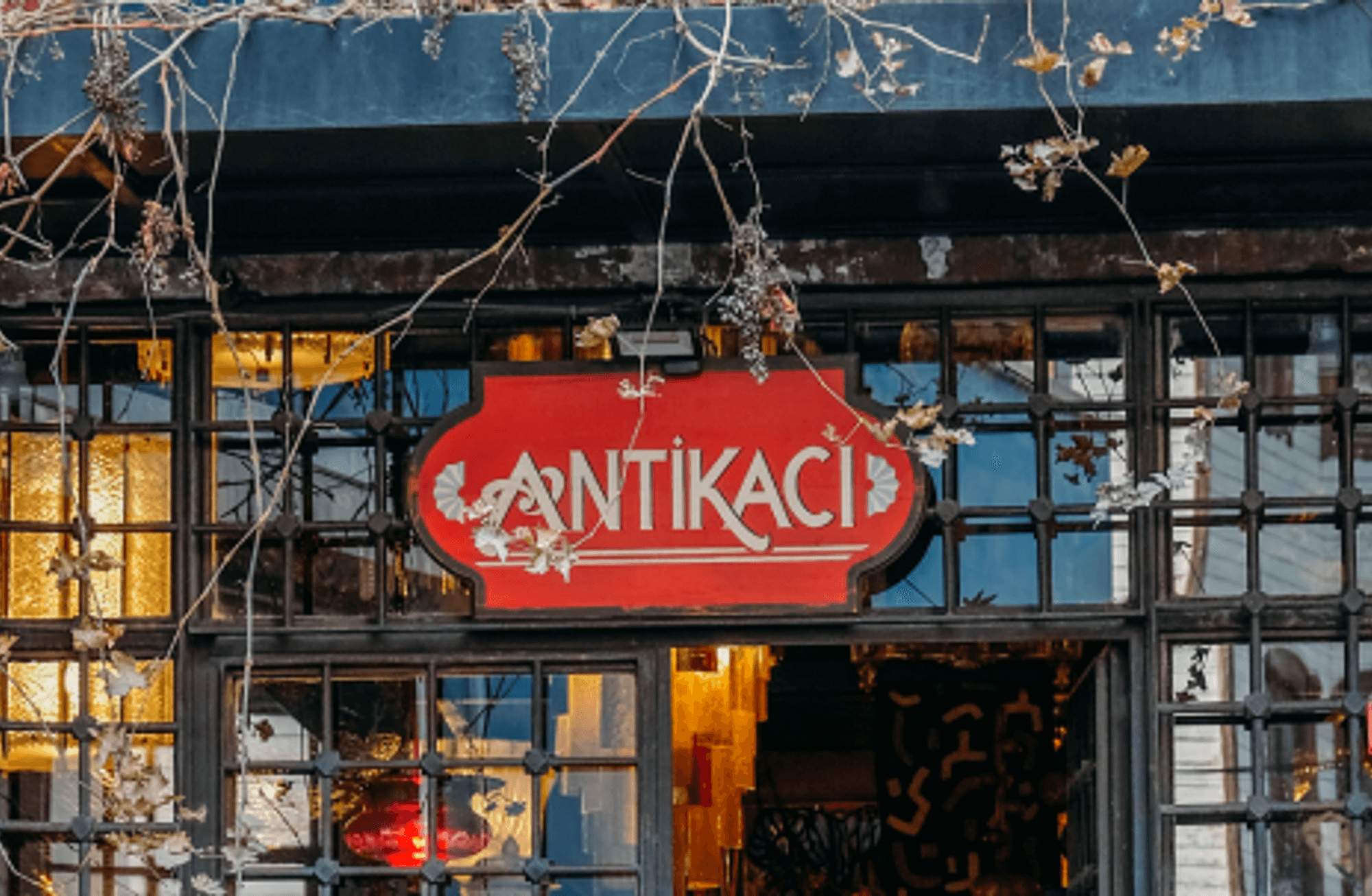 Meraklılarına: İstanbul’un antikacıları 