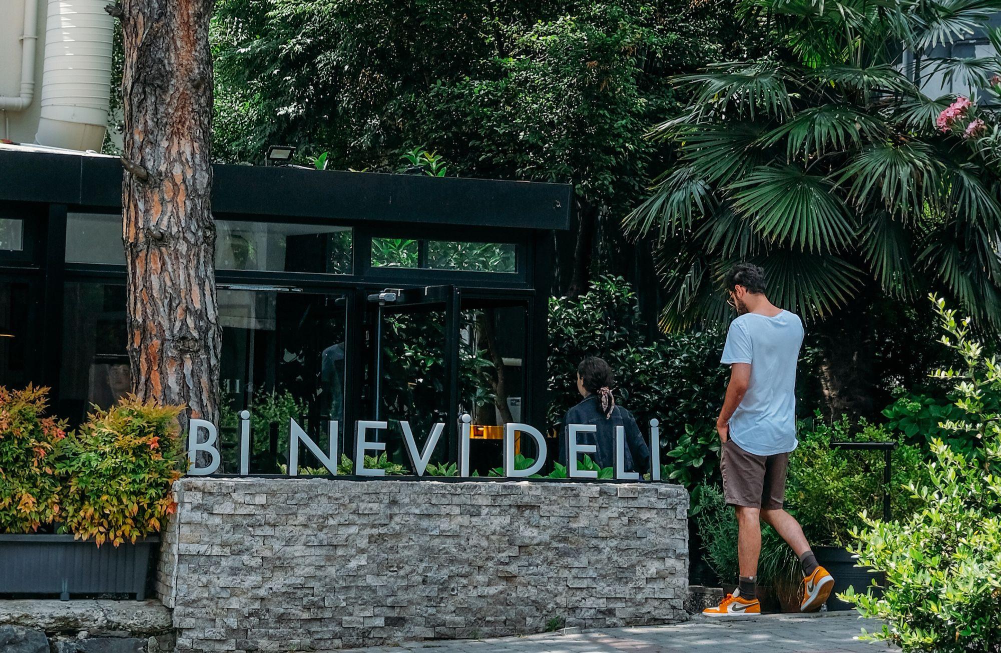 Mahalleli: Bi Nevi Deli 