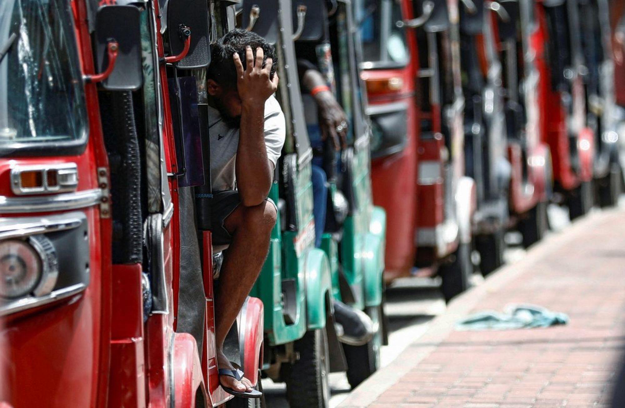 Sri Lanka'nın ekonomisi dibe vuruyor