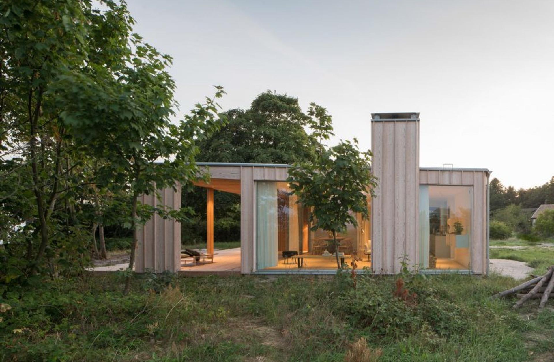 Baltık Denizi Kıyısında Doğa ile Uyumlu Bir Tiny House