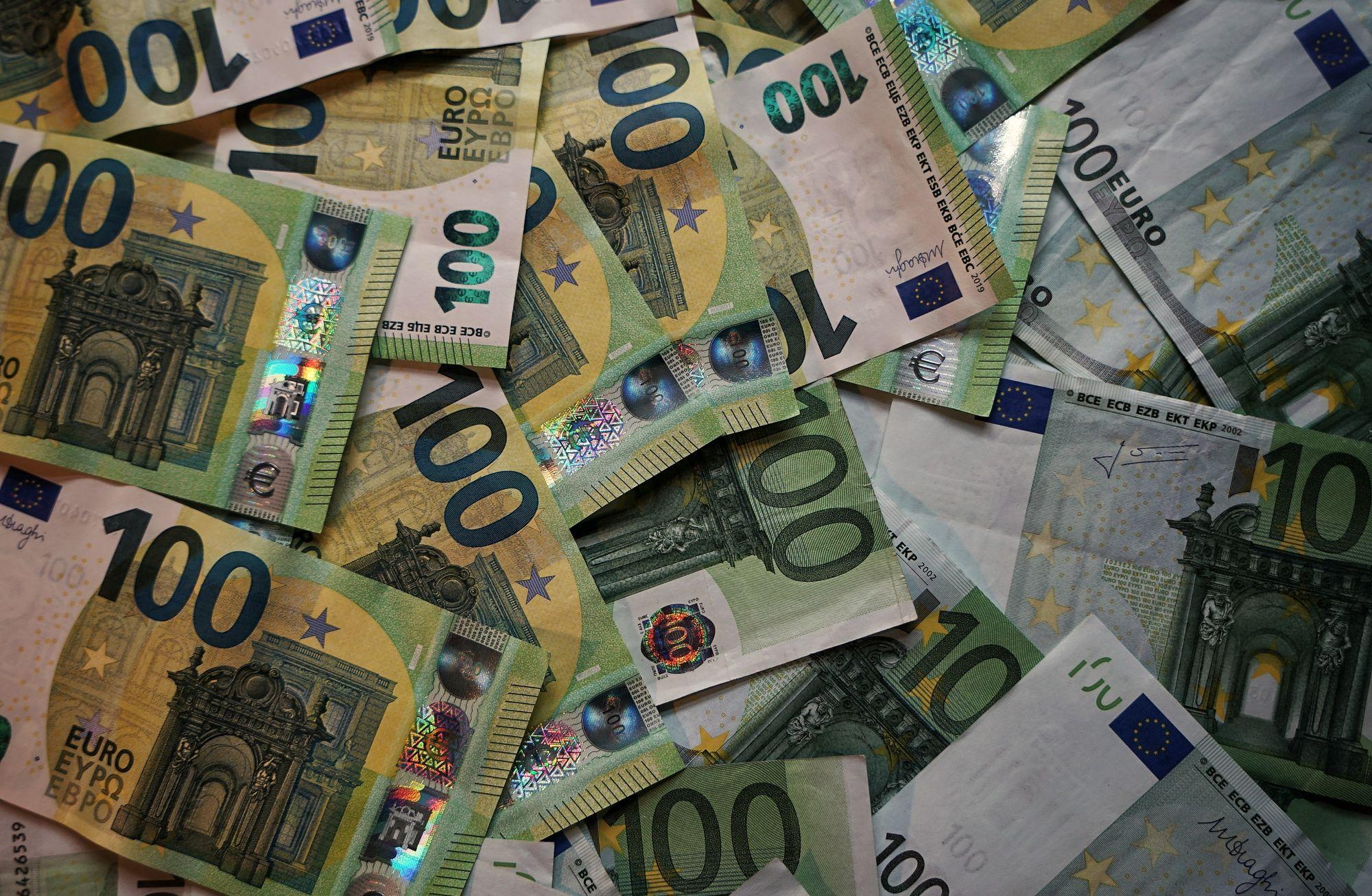 🔔 Avro/Dolar paritesi 1'in altını gördü