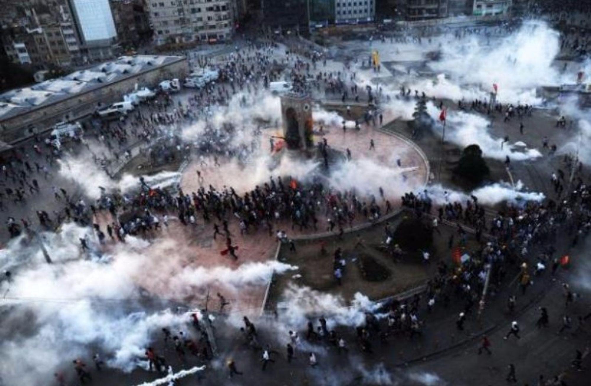 Yakın Geçmiş: Protesto