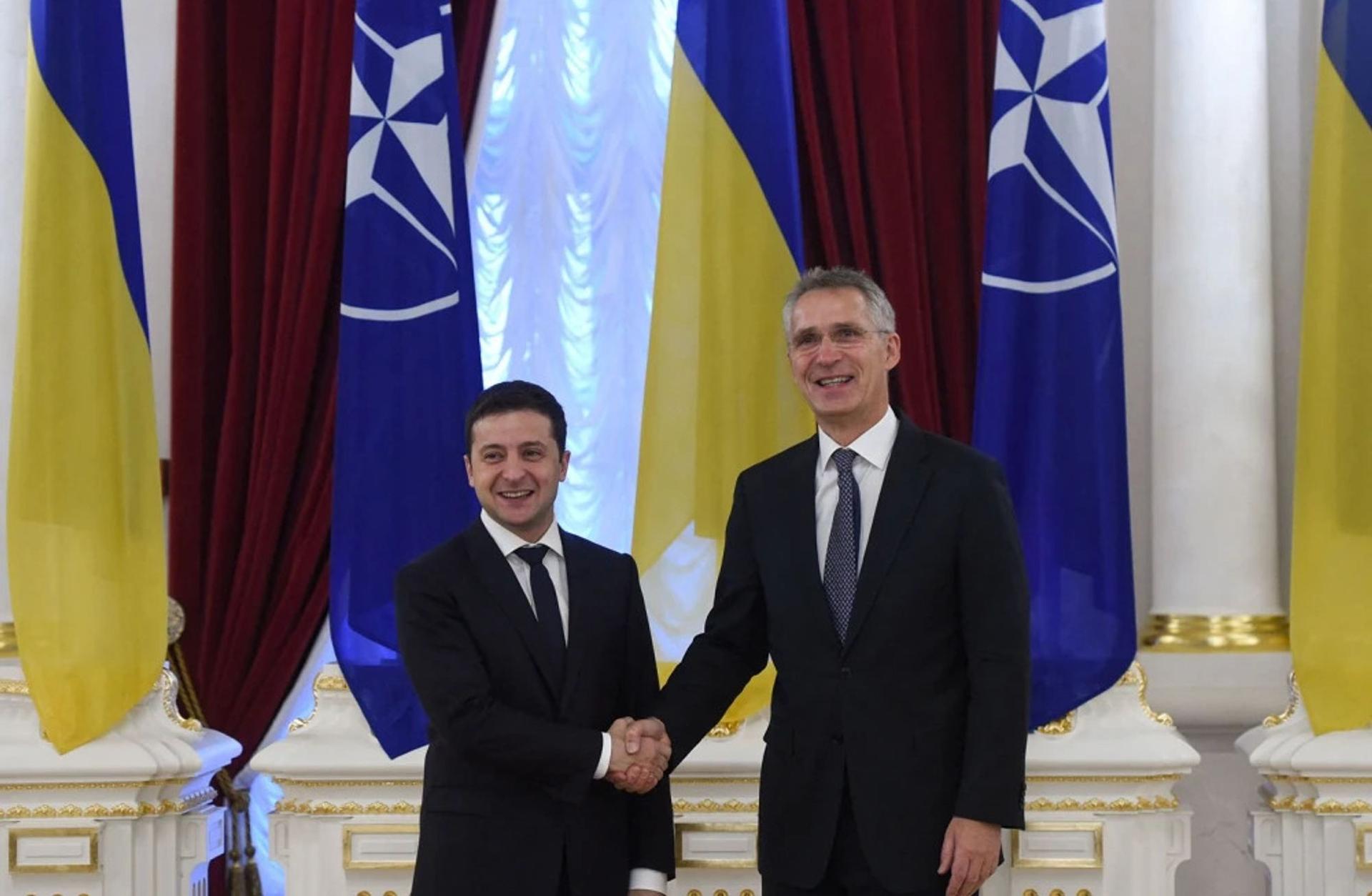 🛎 Zelenski: Ukrayna, NATO üyeliğine resmî başvuruda bulunuyor