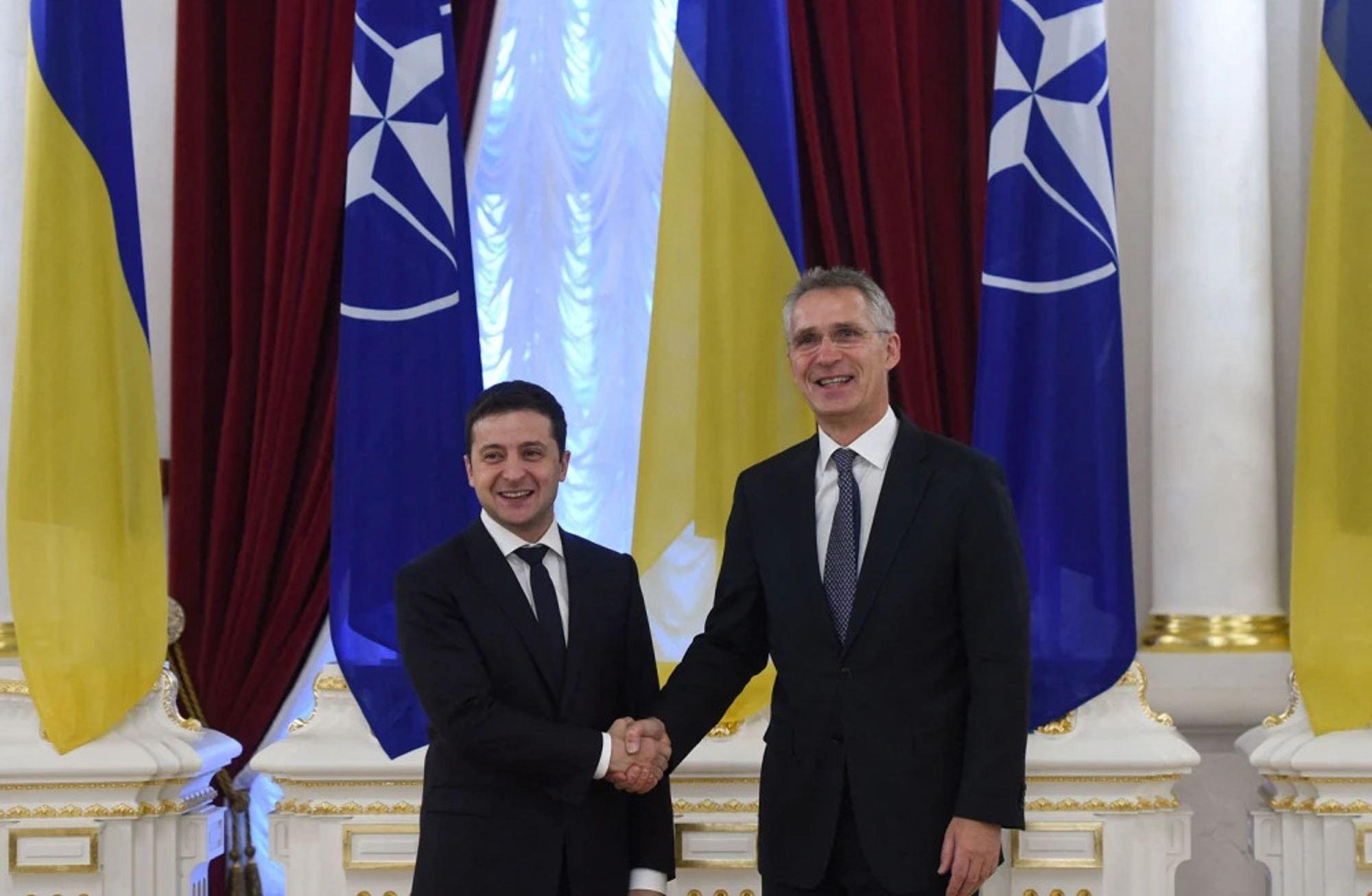 🛎 Zelenski: Ukrayna, NATO üyeliğine resmî başvuruda bulunuyor