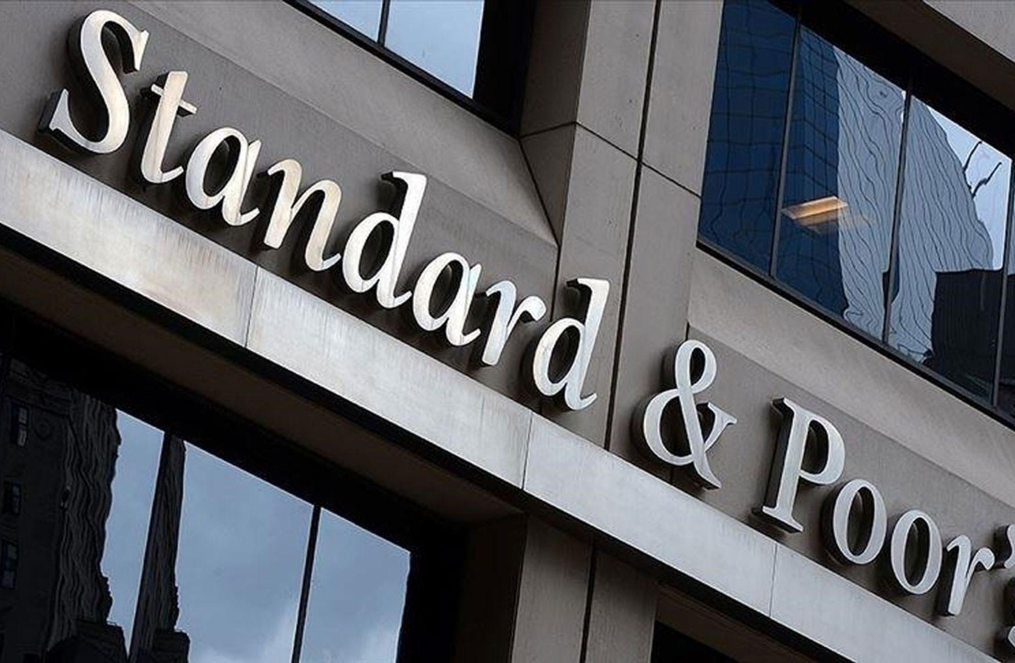 S&P'den de not indirimi geldi 