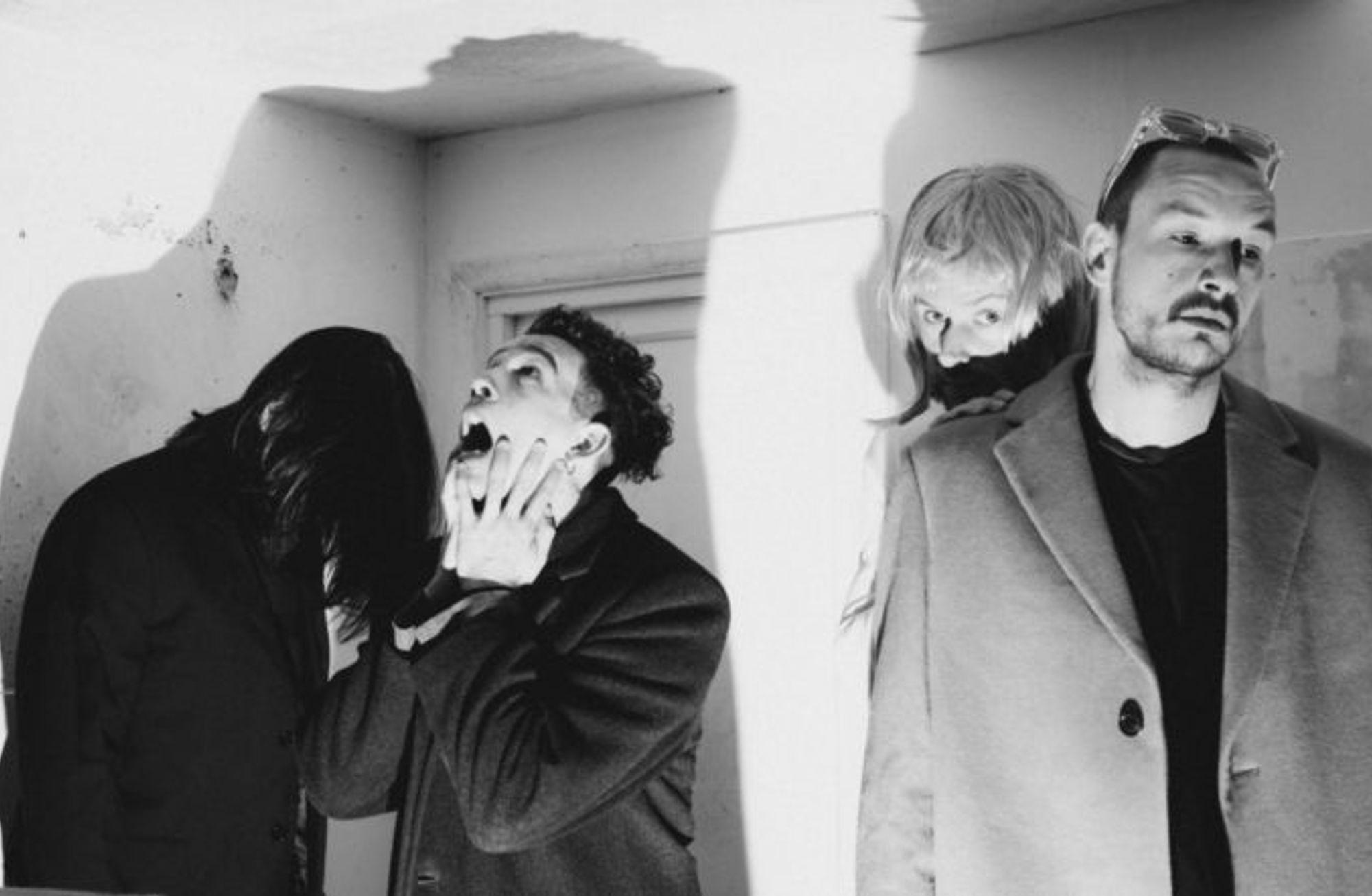 Yeniden The 1975