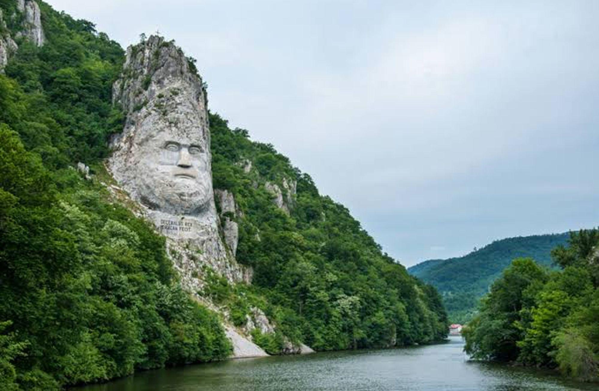 Demirkapı’da Bir Kralın Tasviri: Decebalus Kaya Heykeli