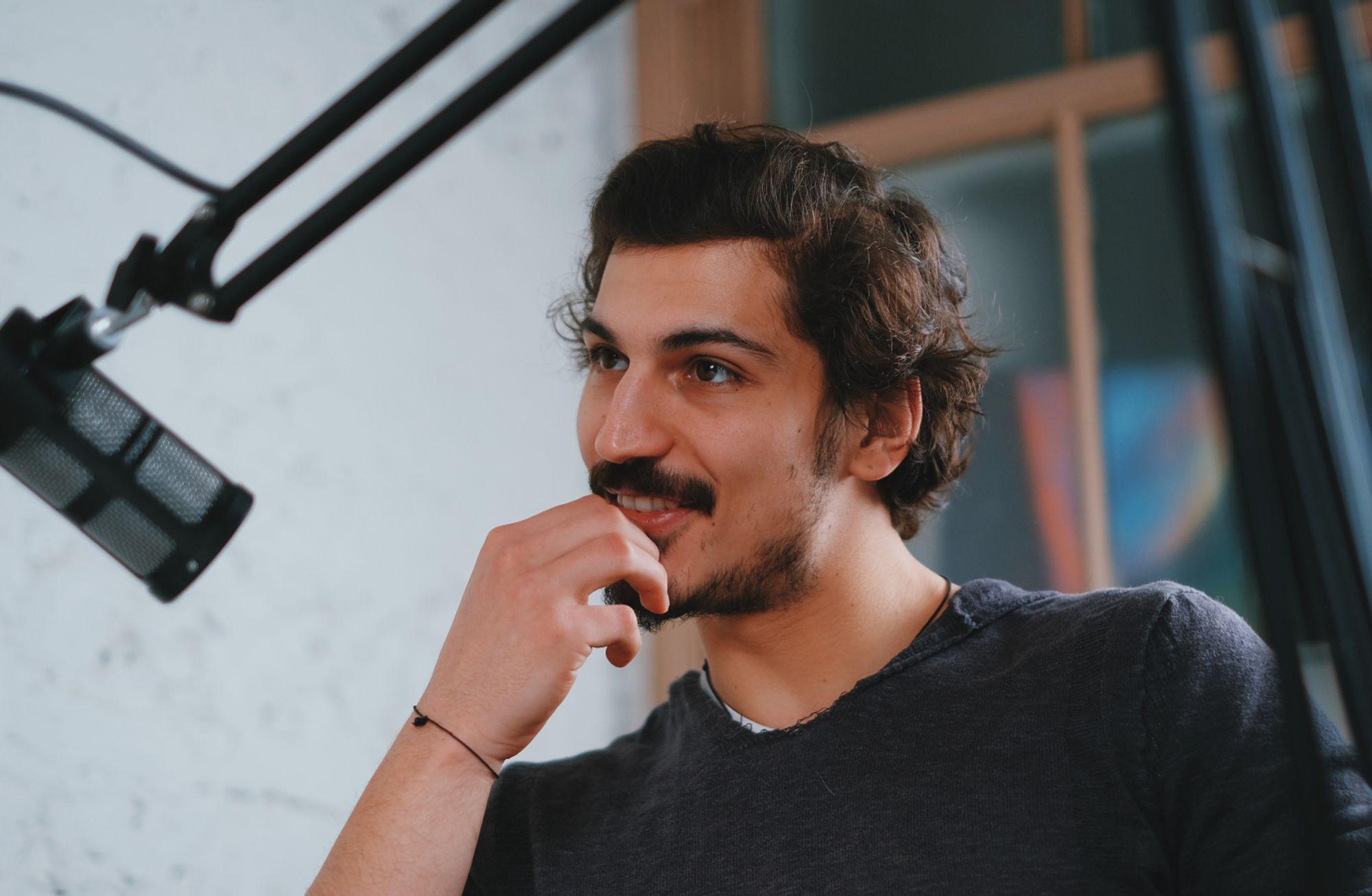 "İnsan olarak asla aynı kalmayan, durmadan değişen varlıklarız."