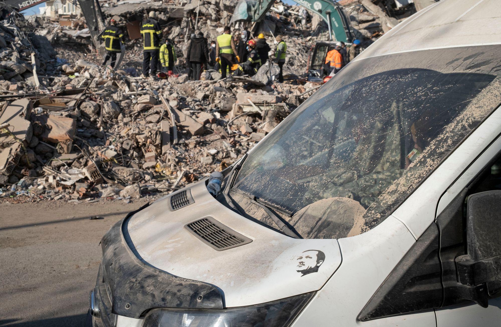 Deprem Nedeniyle Olağanüstü Hal İlan Edildi