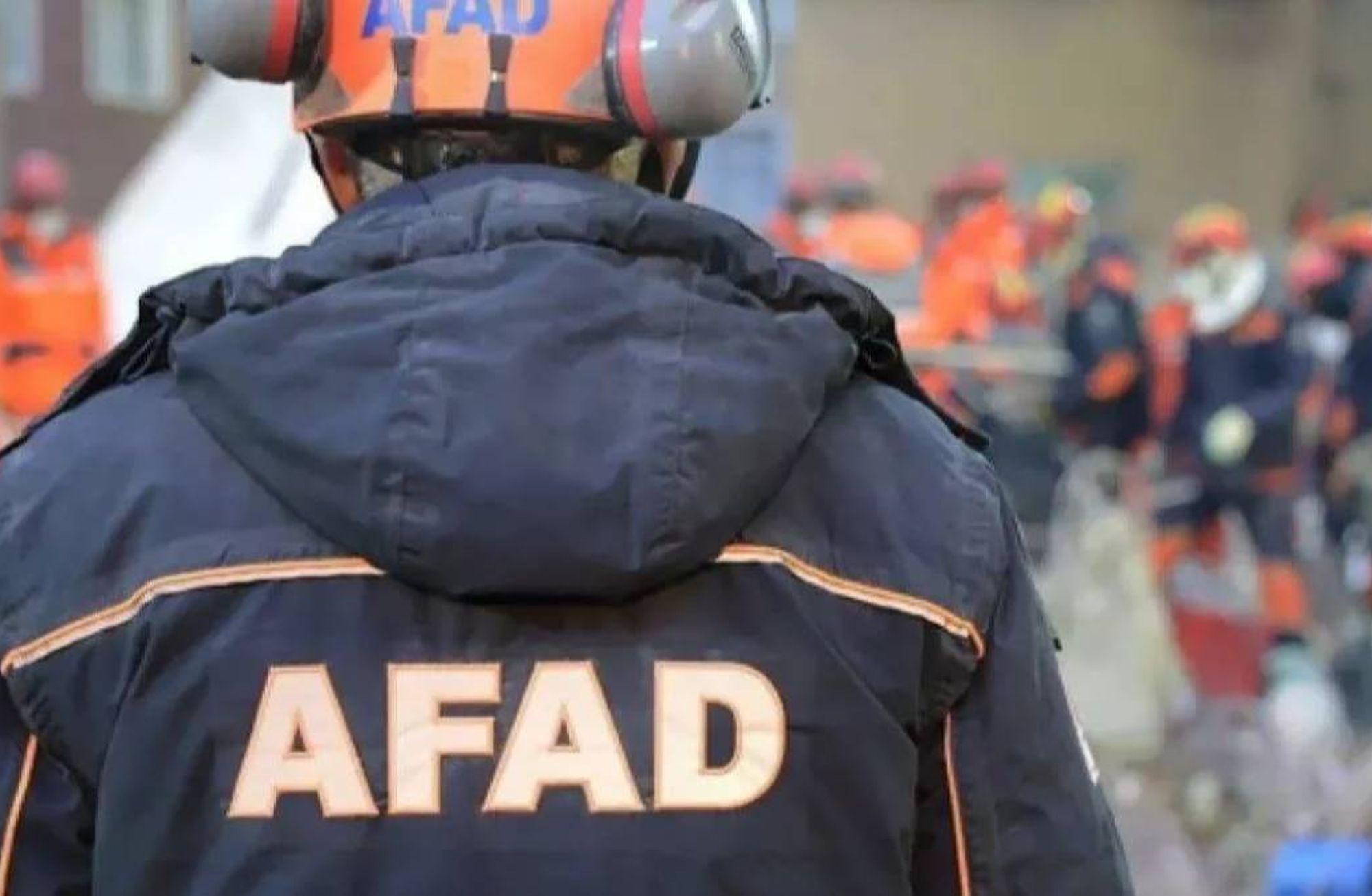 Enkaz altında kalan AFAD