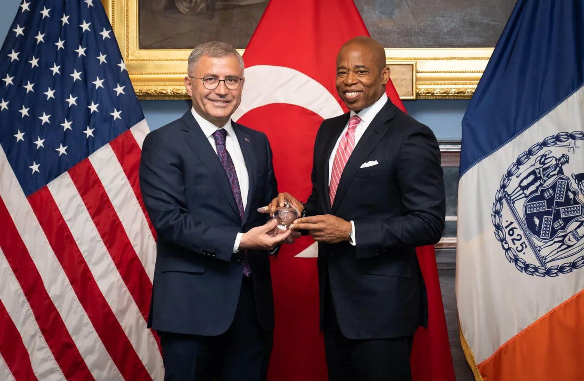 New York'taki Türkevi ve paravan bağışlar hakkında bilinenler