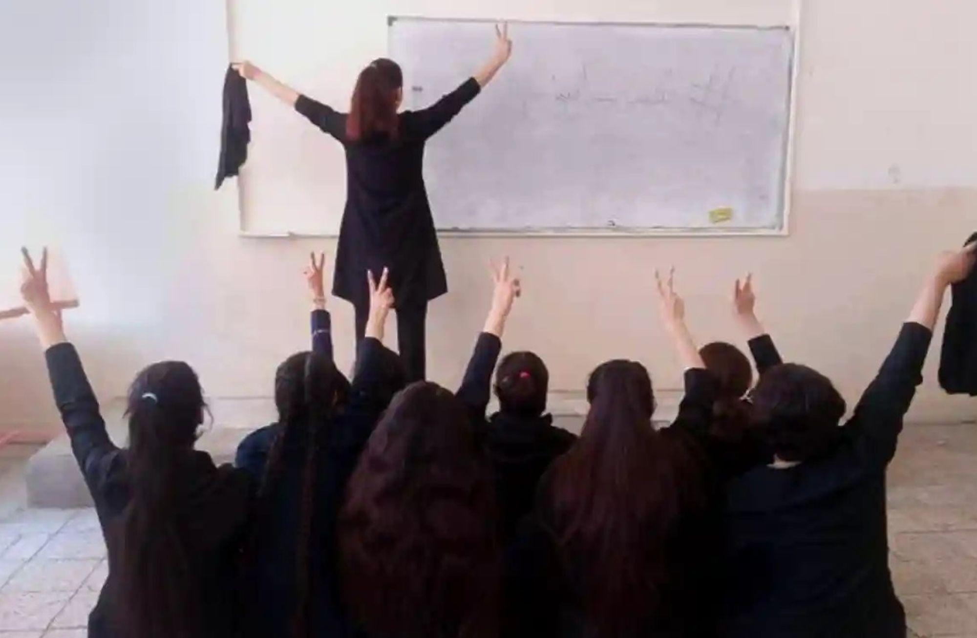 İran'da öğrenciler neden zehirleniyor?