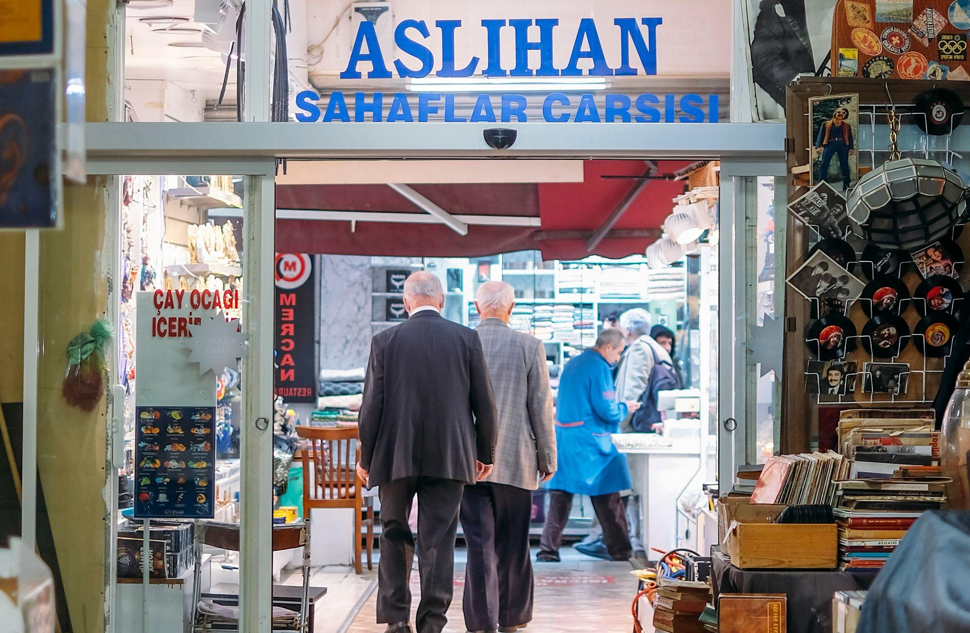 Emanetçi, arşivci, semtin belleği: Şimdi neresi?