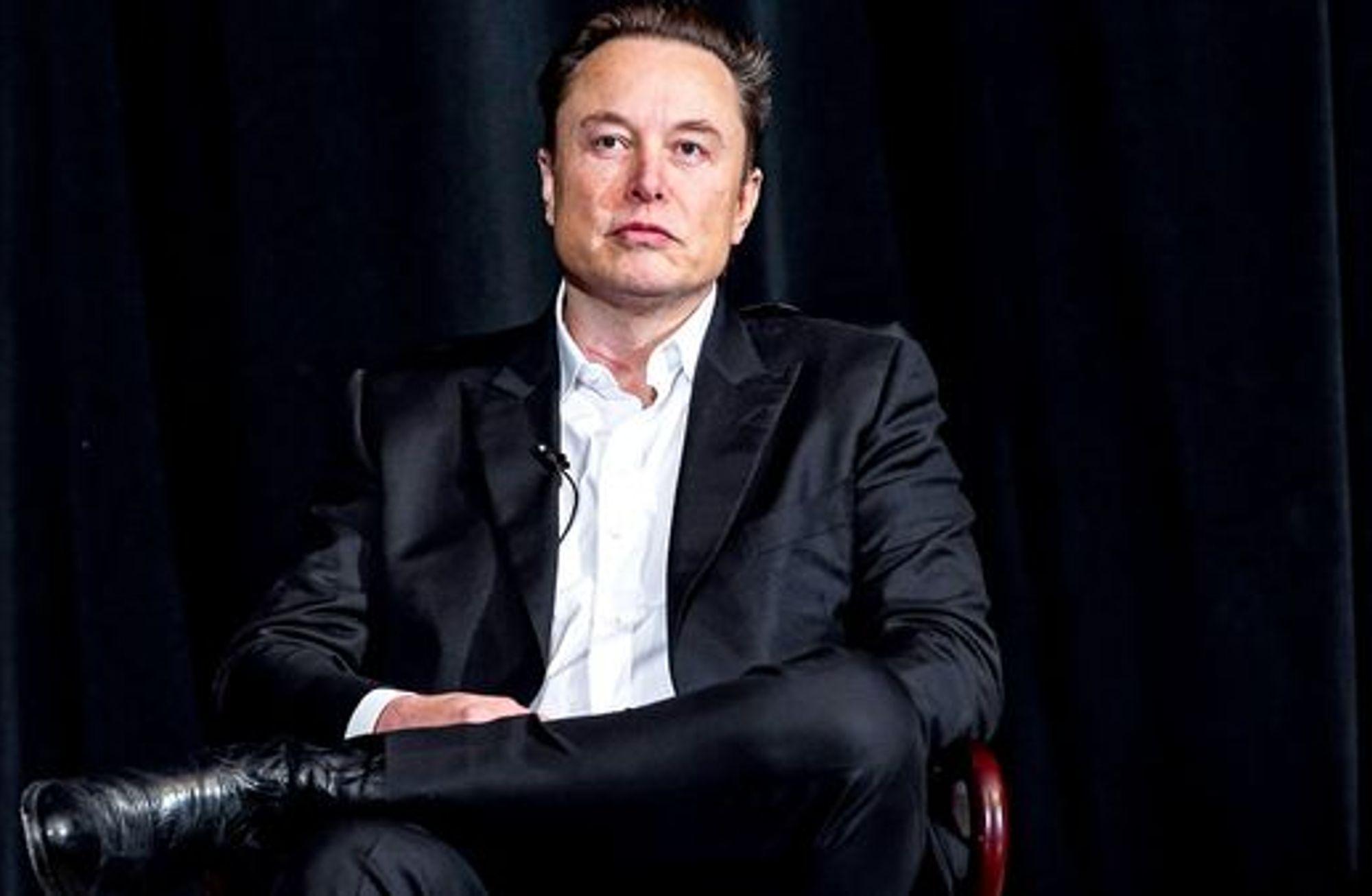 Elon Musk, hükümetlerin Twitter verilerine tam erişimi olduğunu öne sürdü