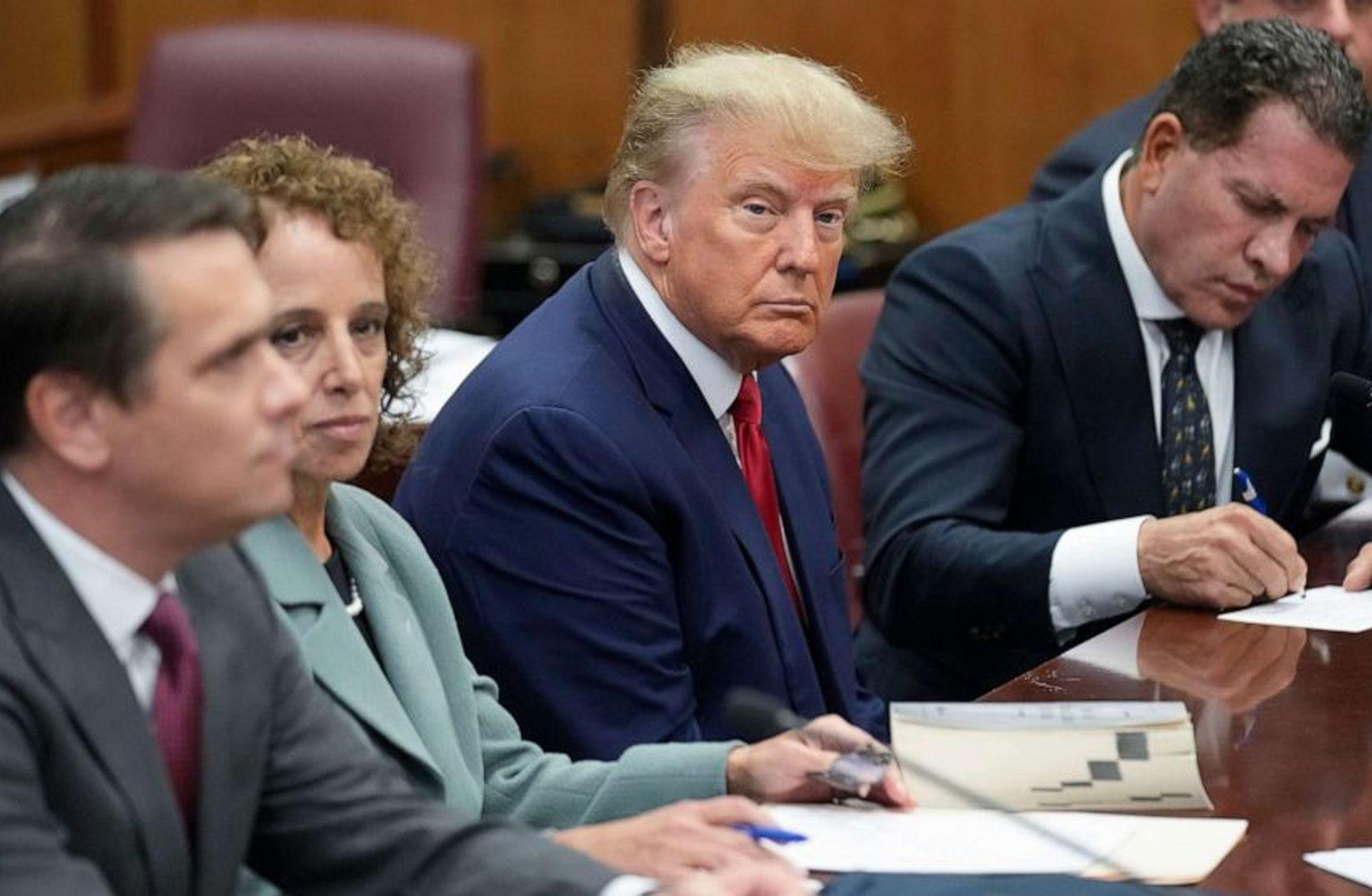 Donald Trump ilk kez hakim karşısına çıktı