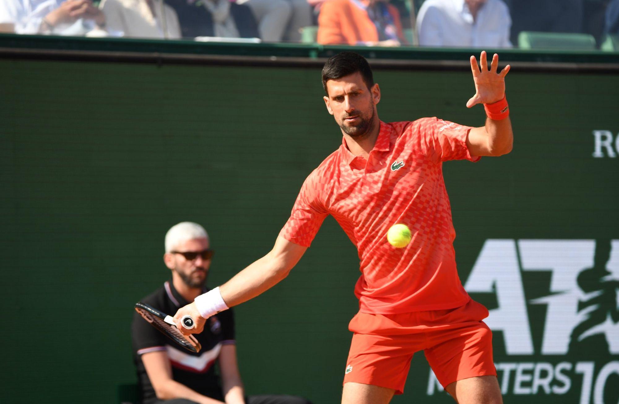Djokovic galibiyetle başladı