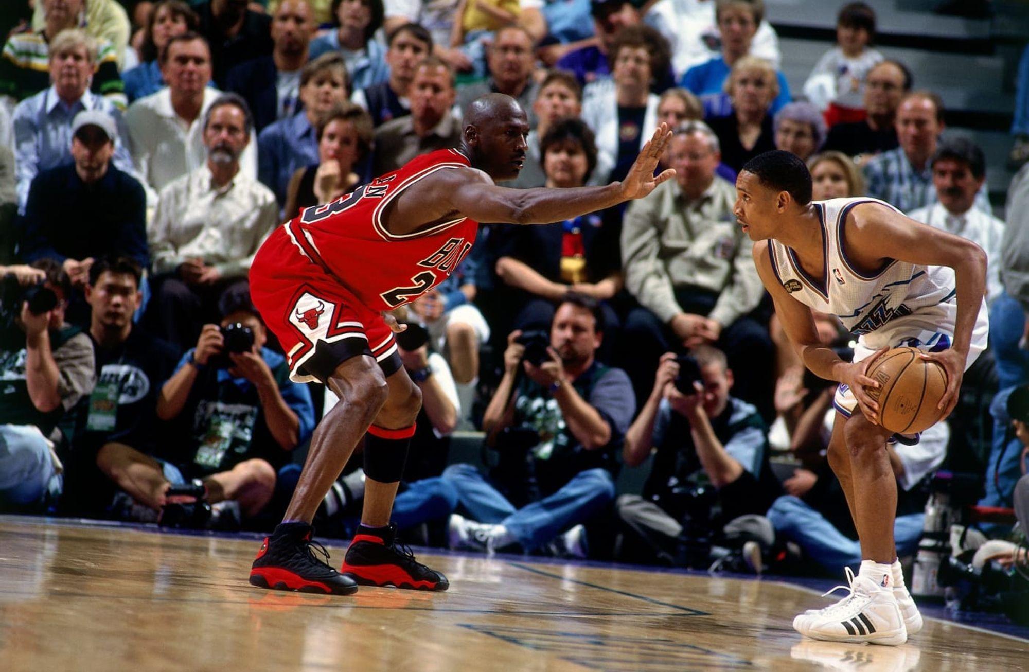Michael Jordan'ın ayakkabılarına rekor bedel 