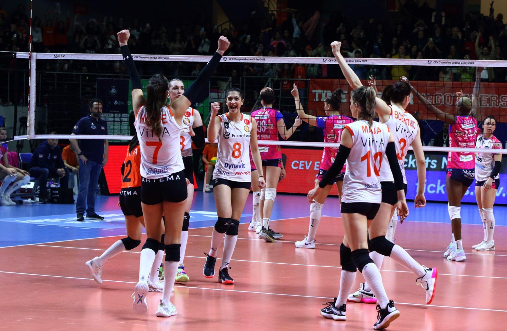 Eczacıbaşı Dynavit finalde