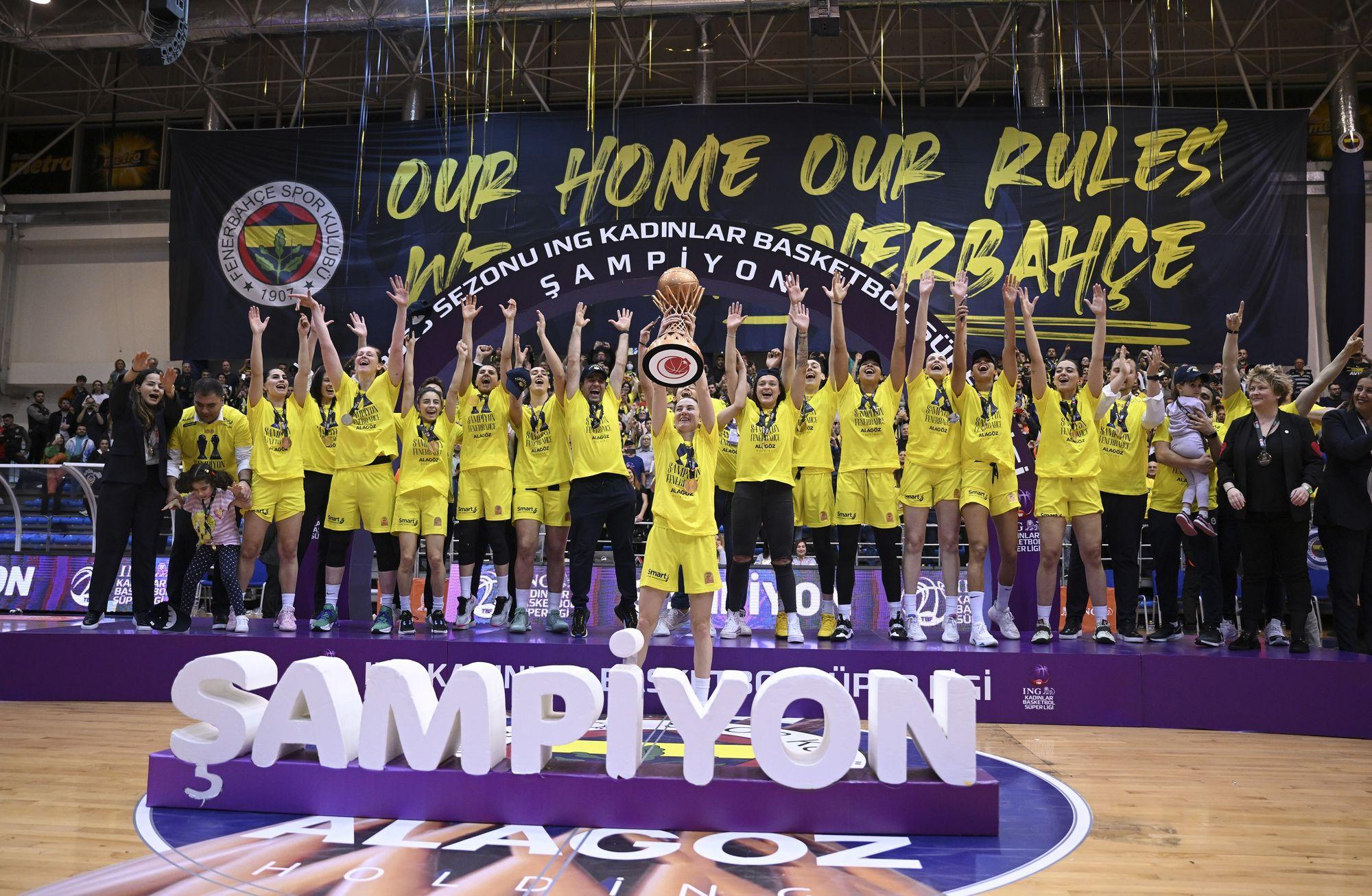 Şampiyon Fenerbahçe Alagöz Holding oldu